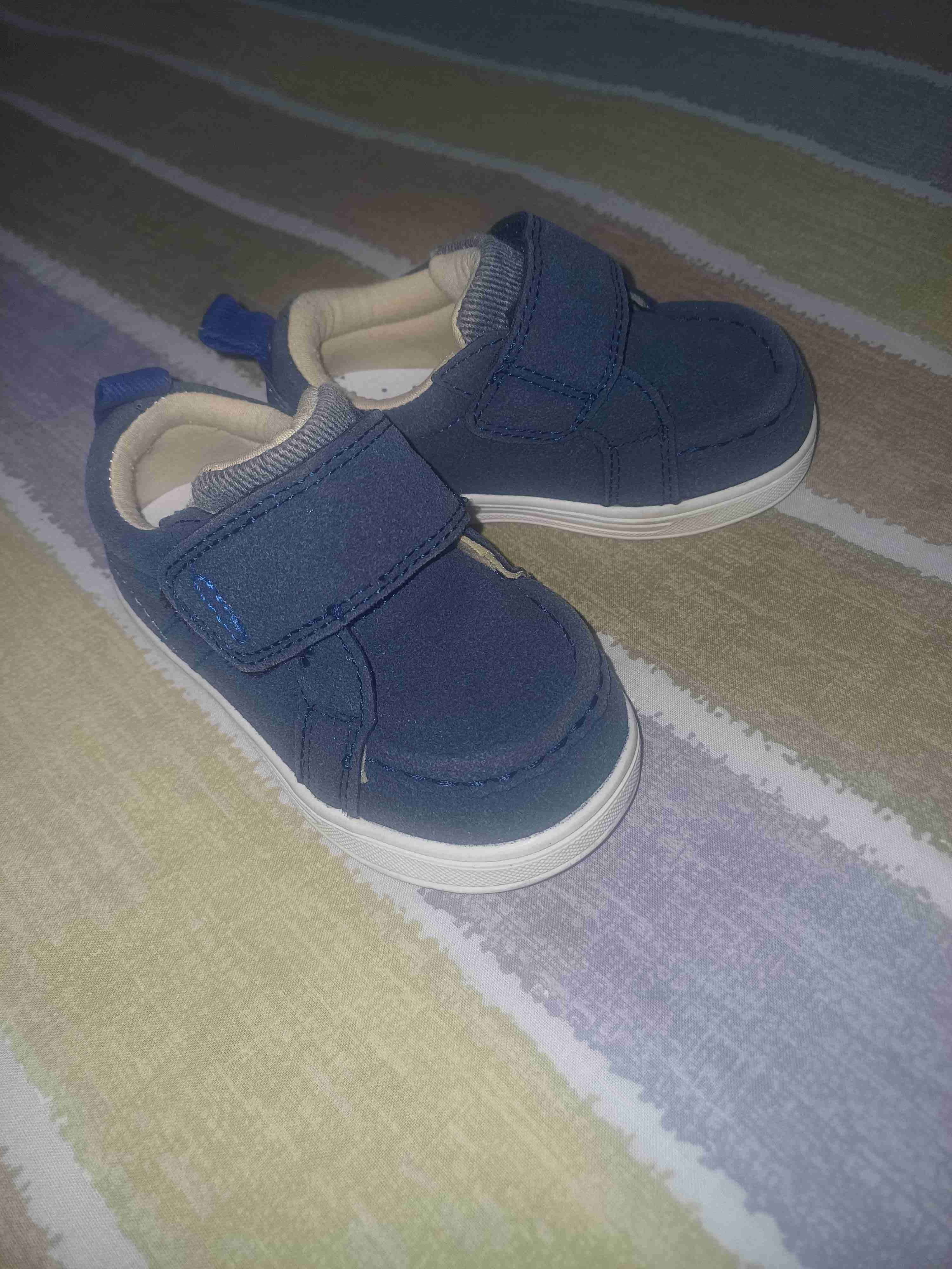 Zapatos de bebé azul con velcro