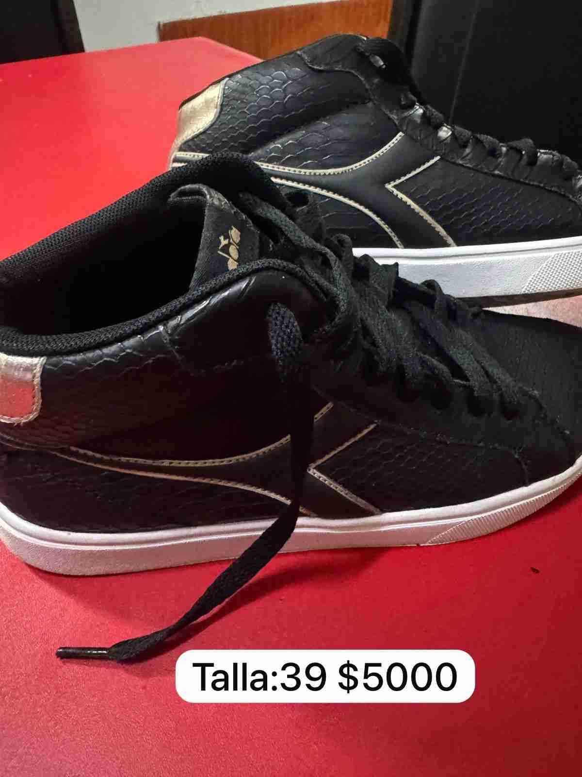 Zapatillas deportivas negras y rosadas - miniatura 3