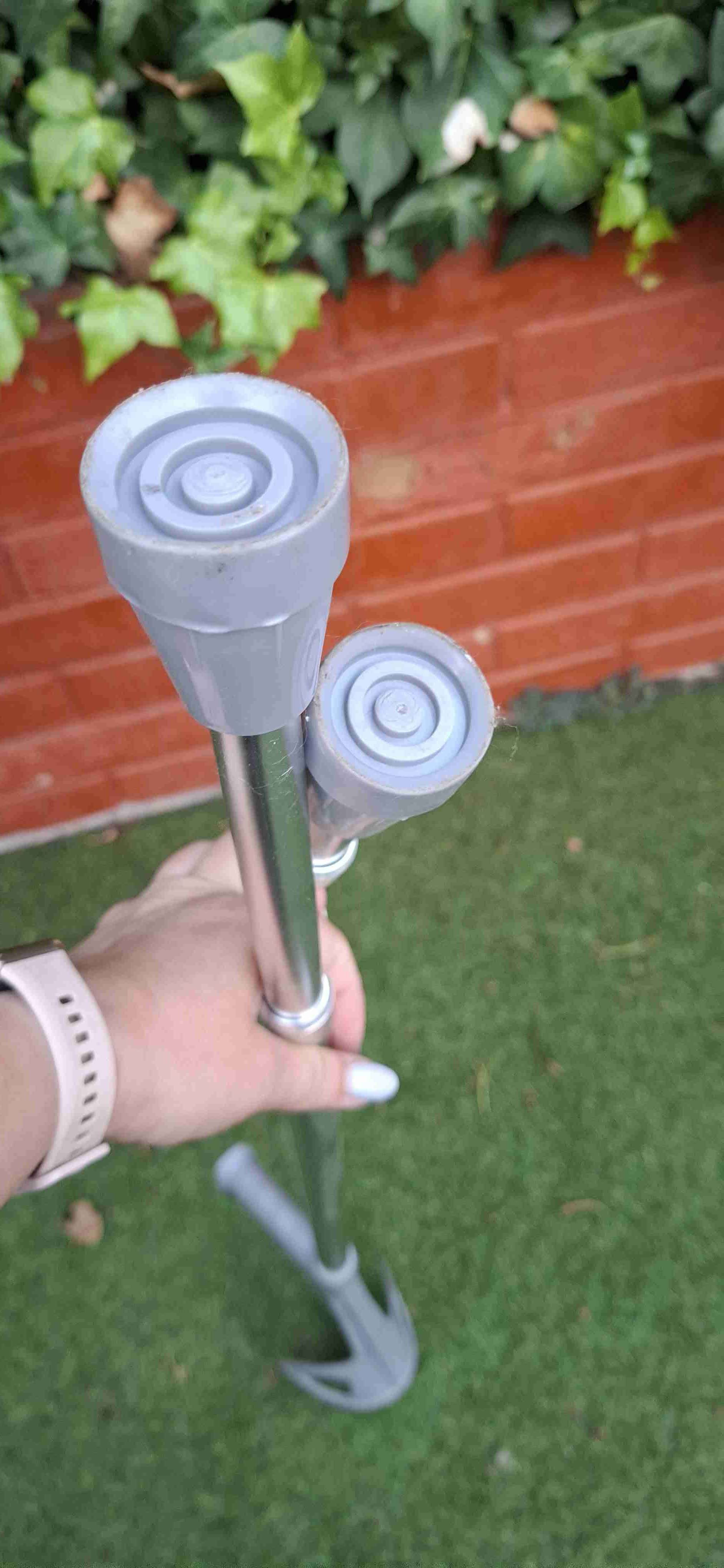 Muletas grises muy poco uso - miniatura 3