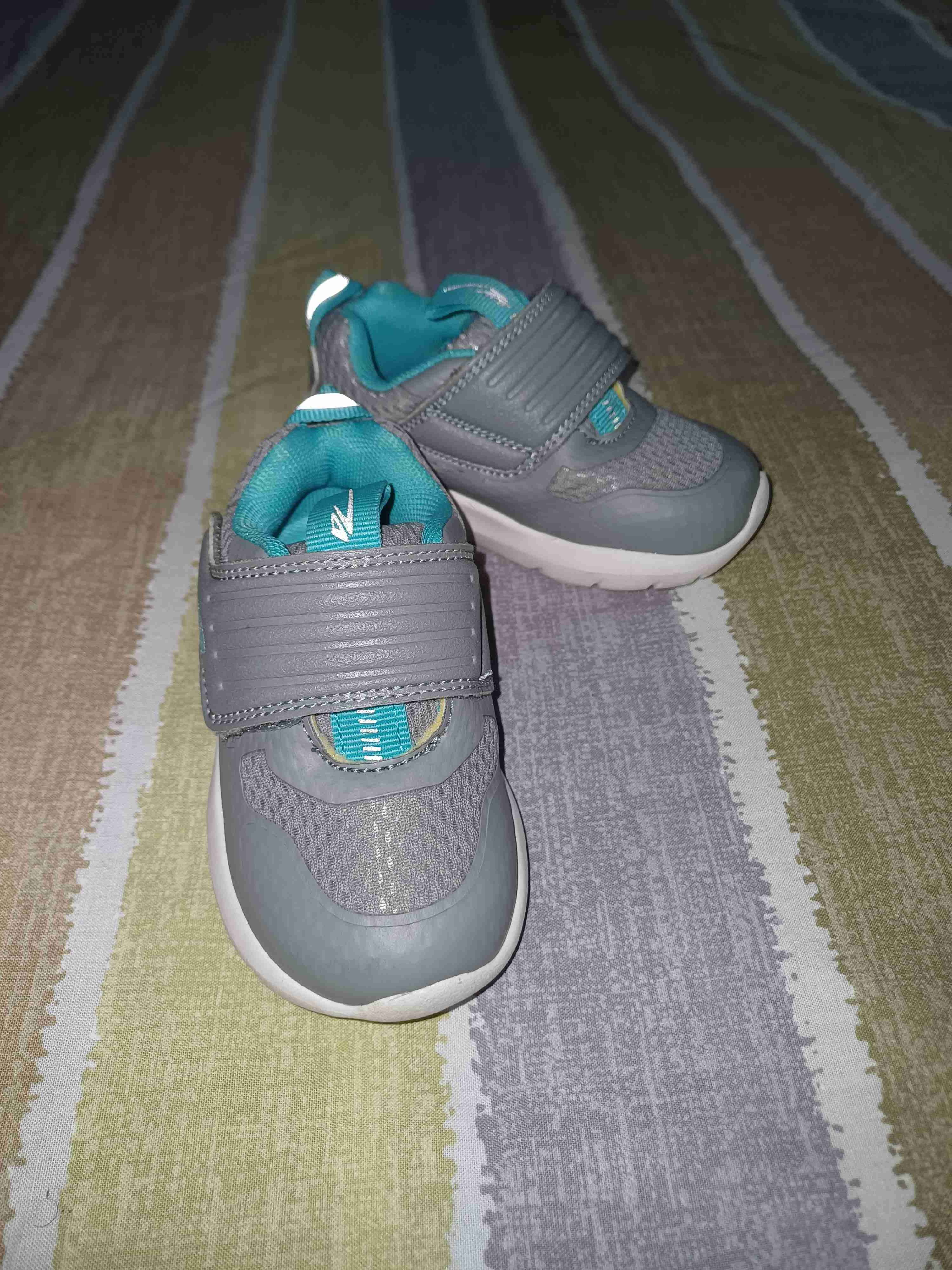 Zapatillas grises de niño