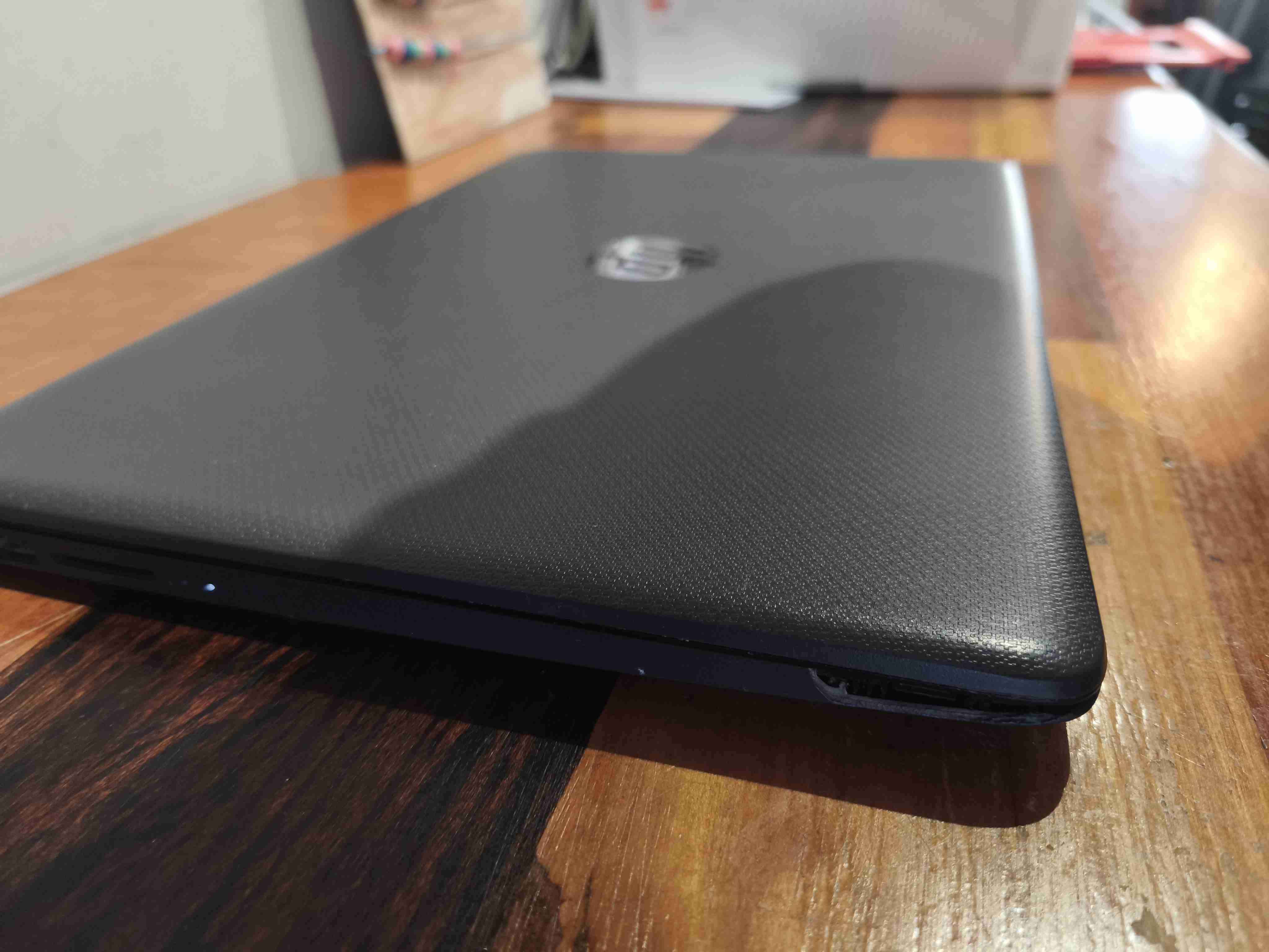 Notebook HP pantalla rota - miniatura 2