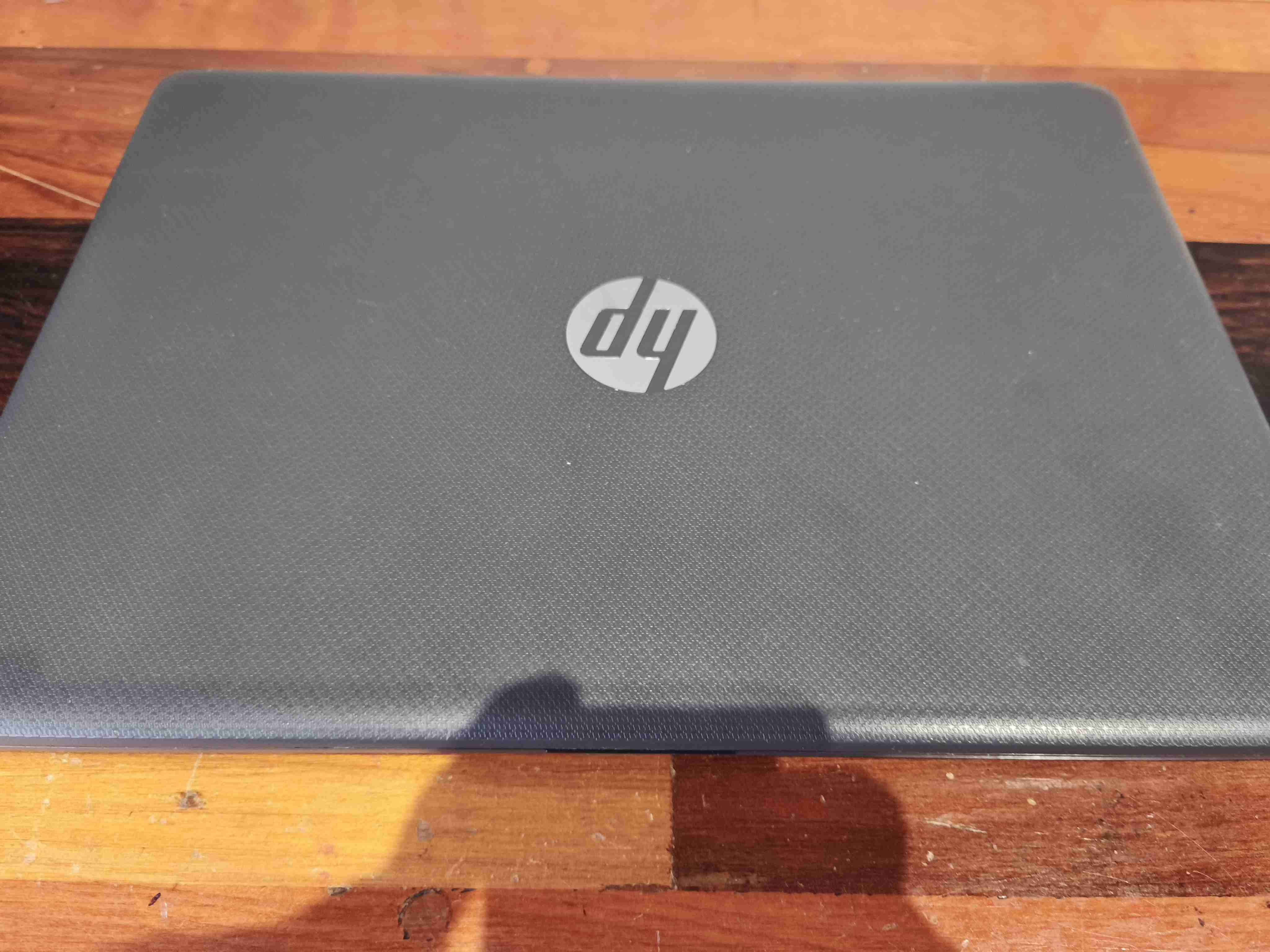 Notebook HP pantalla rota - miniatura 3