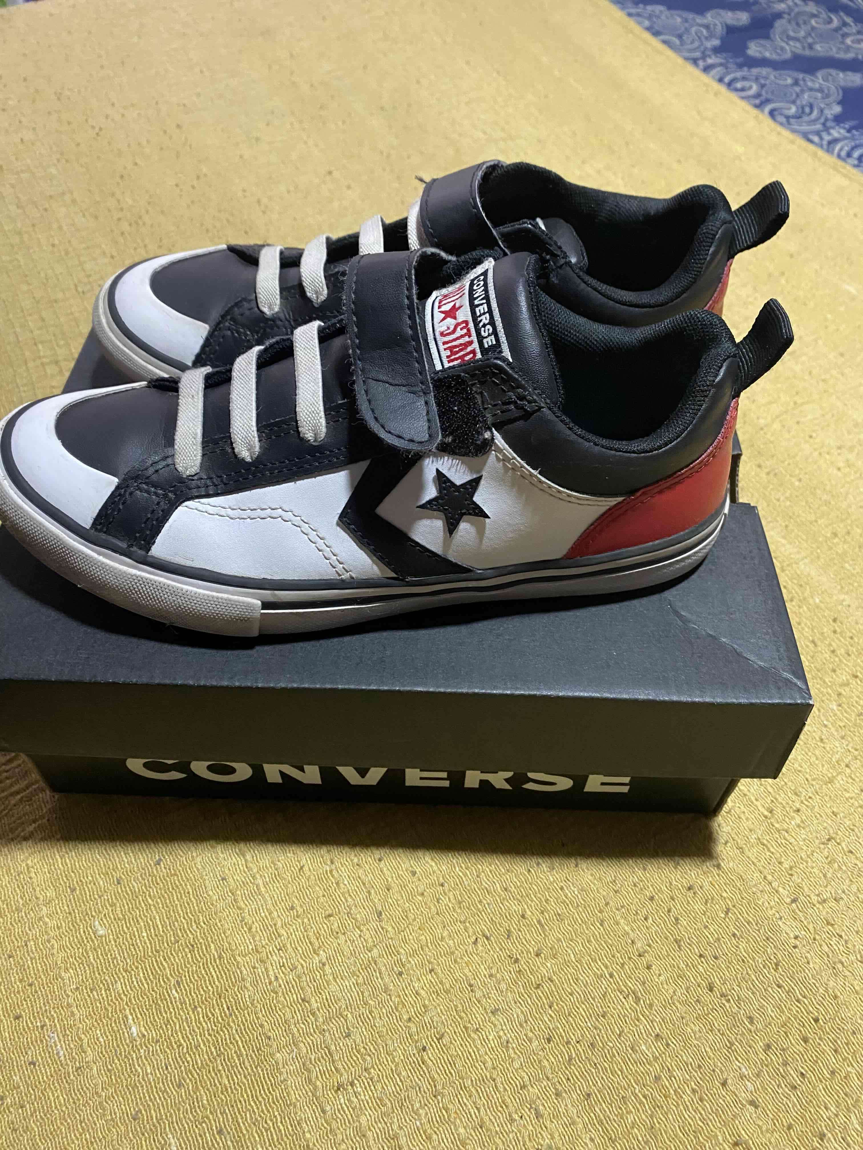 Zapatillas Converse blancas y negras N 35 - miniatura 1