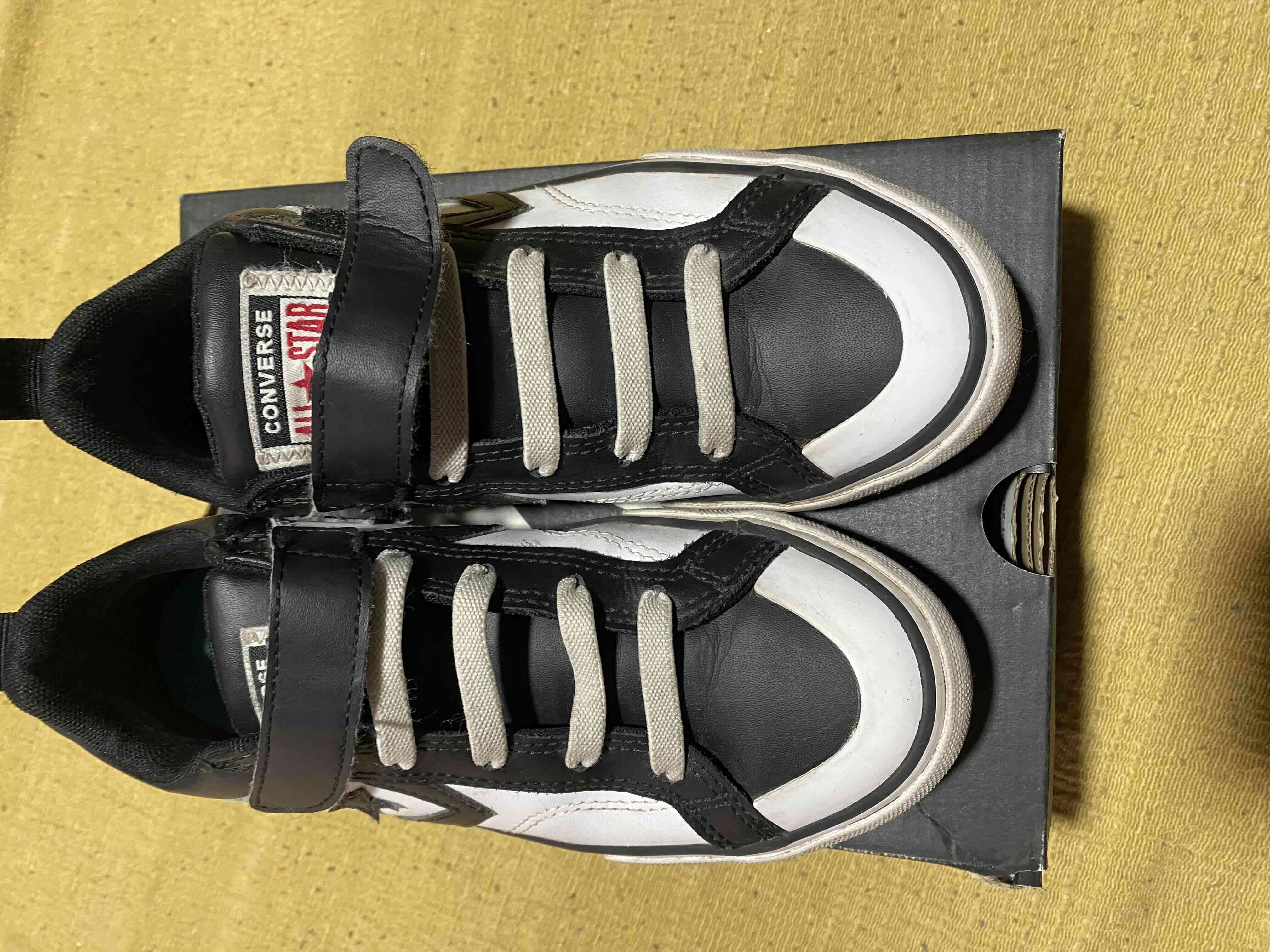 Zapatillas Converse blancas y negras N 35 - miniatura 3