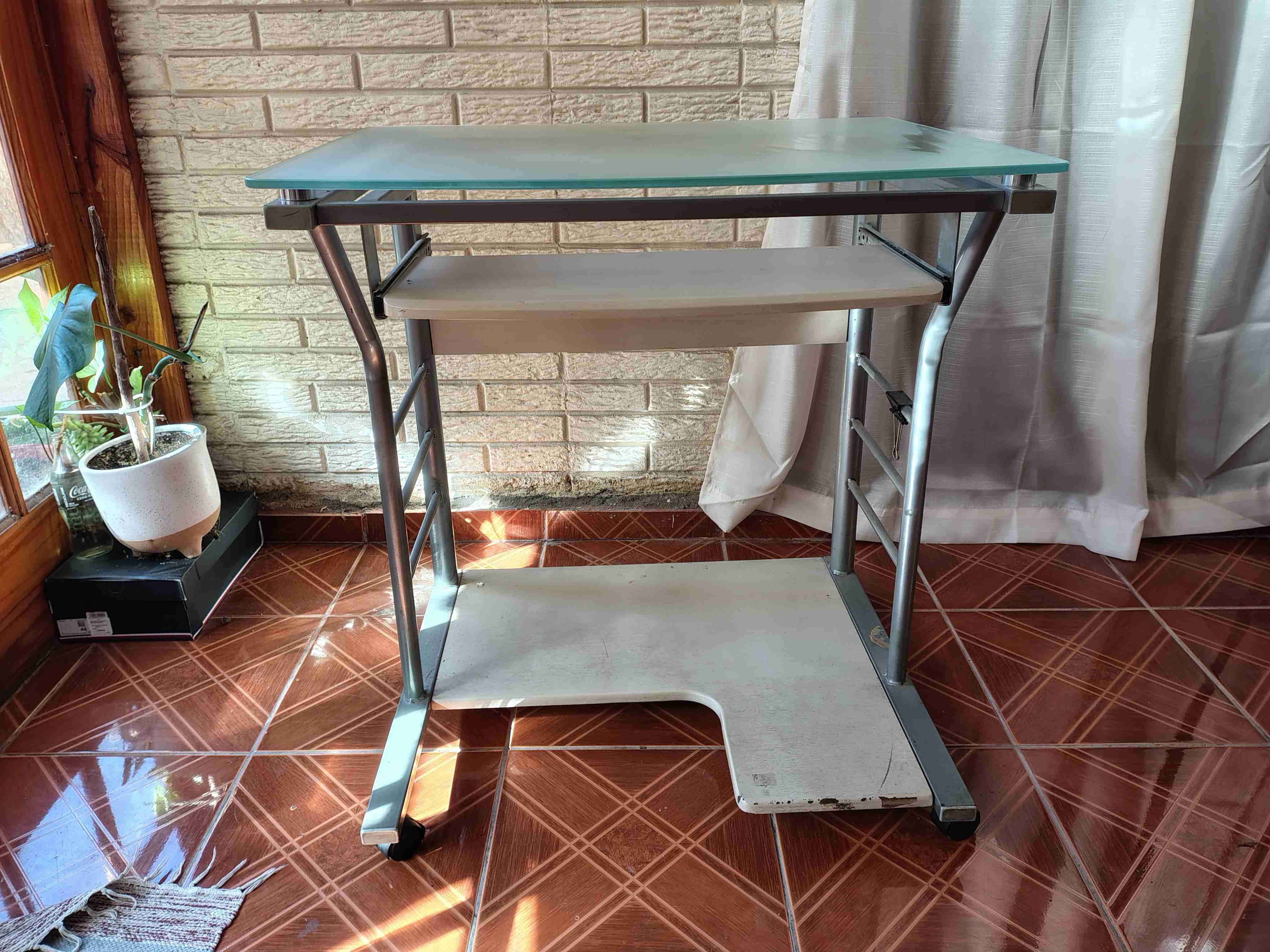 Escritorio de vidrio moderno - miniatura 3