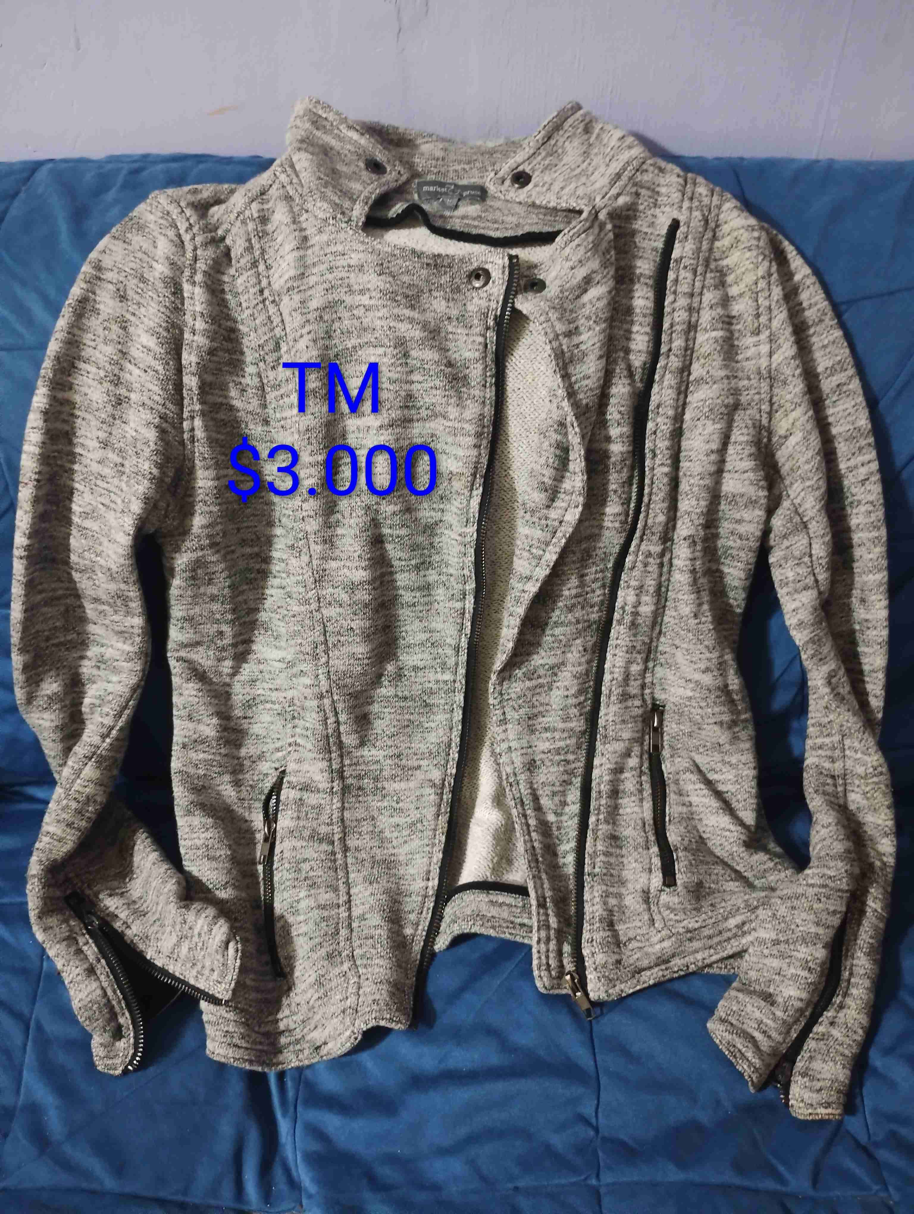 Chaqueta gris con cierres