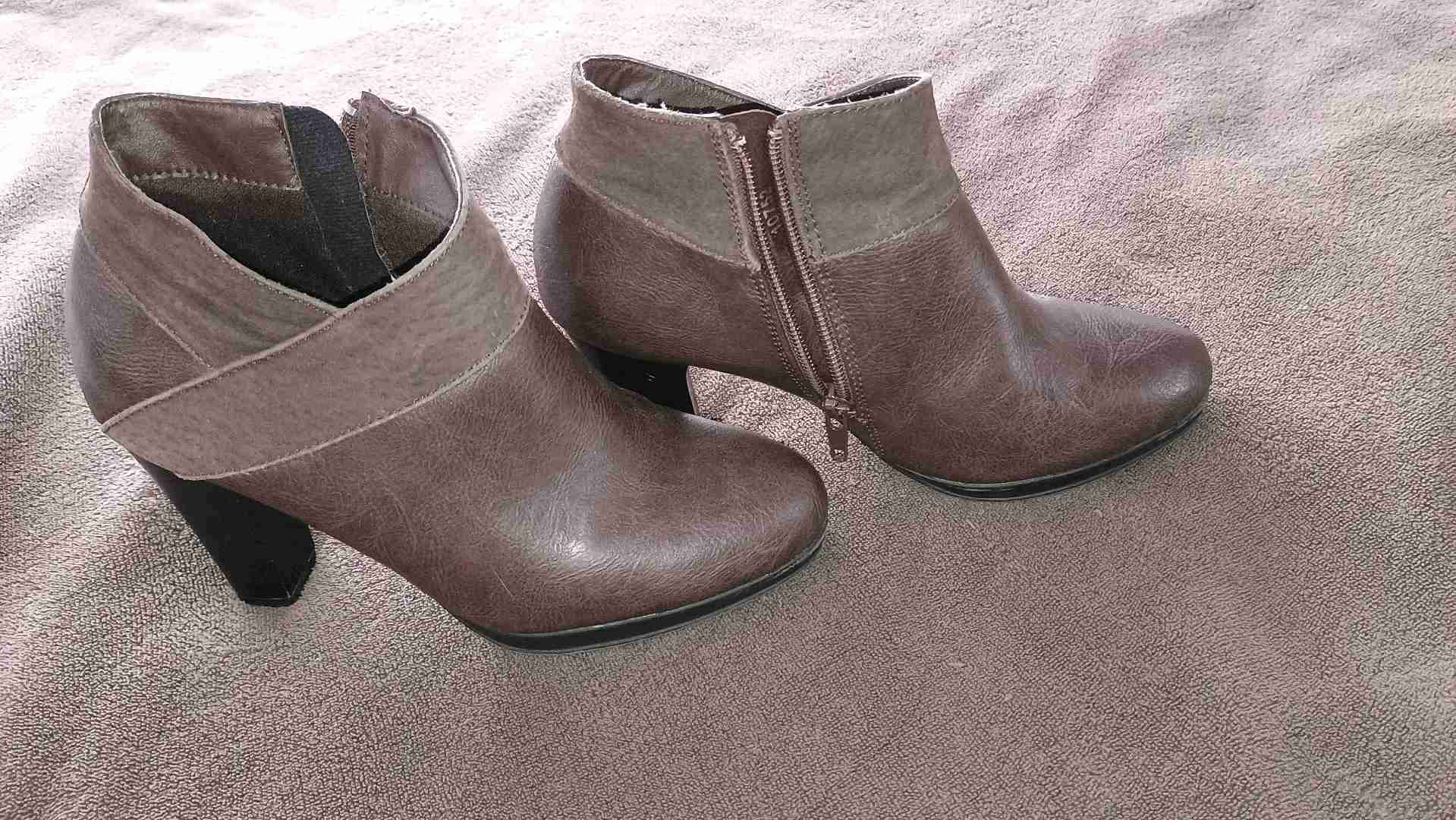 Botines de cuero marrón