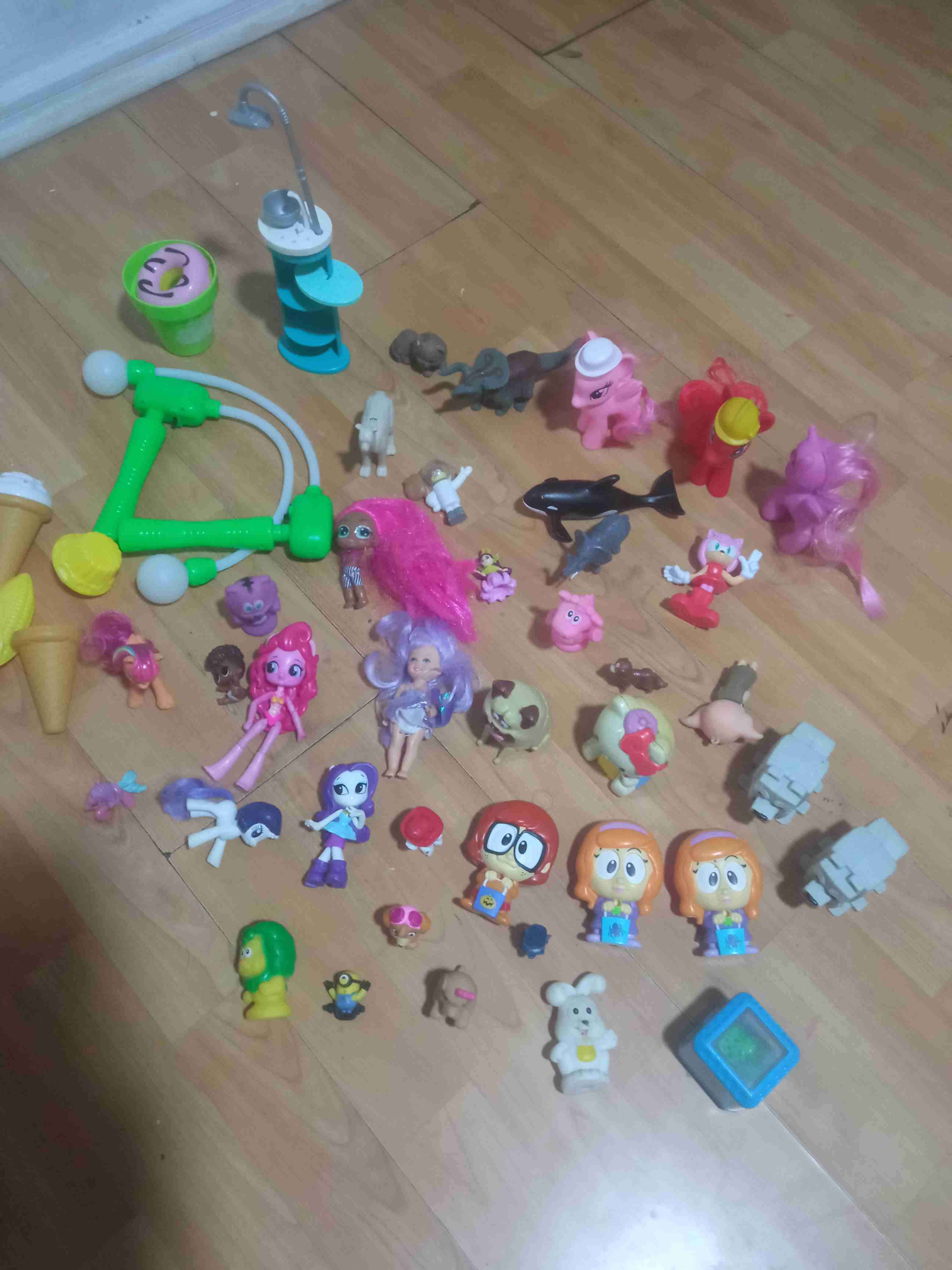 Lote de muñecas y figuras - miniatura 3