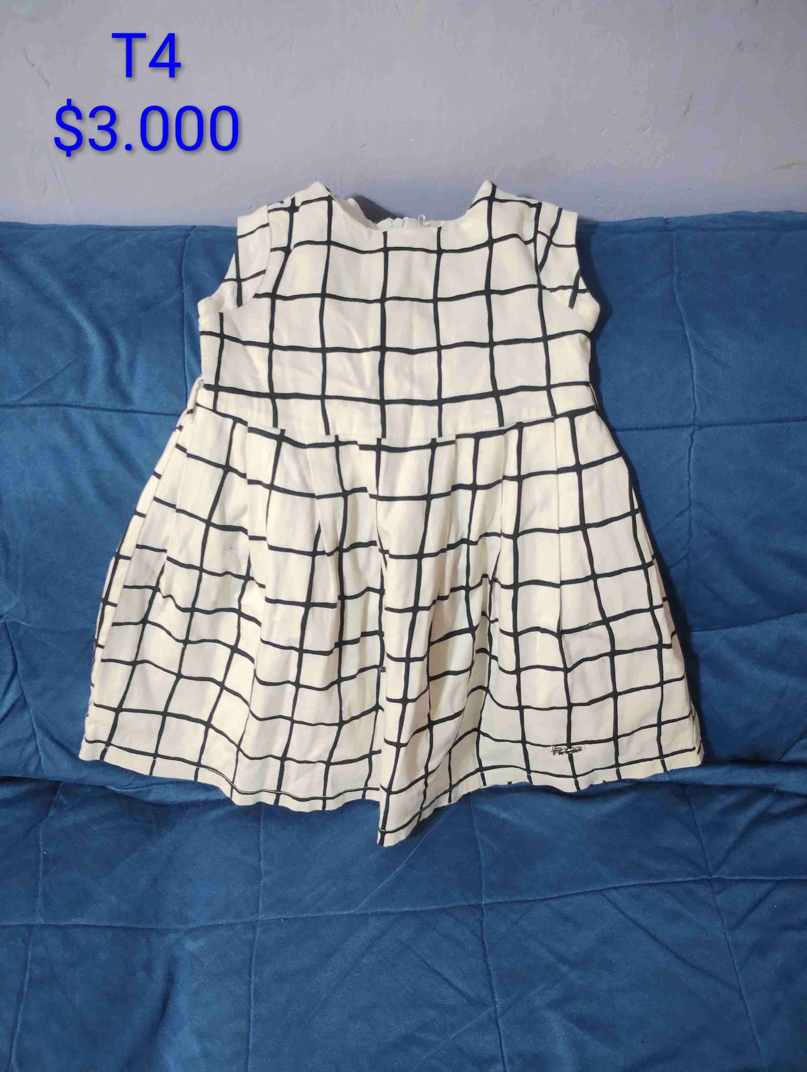 Vestido cuadrillé para niña