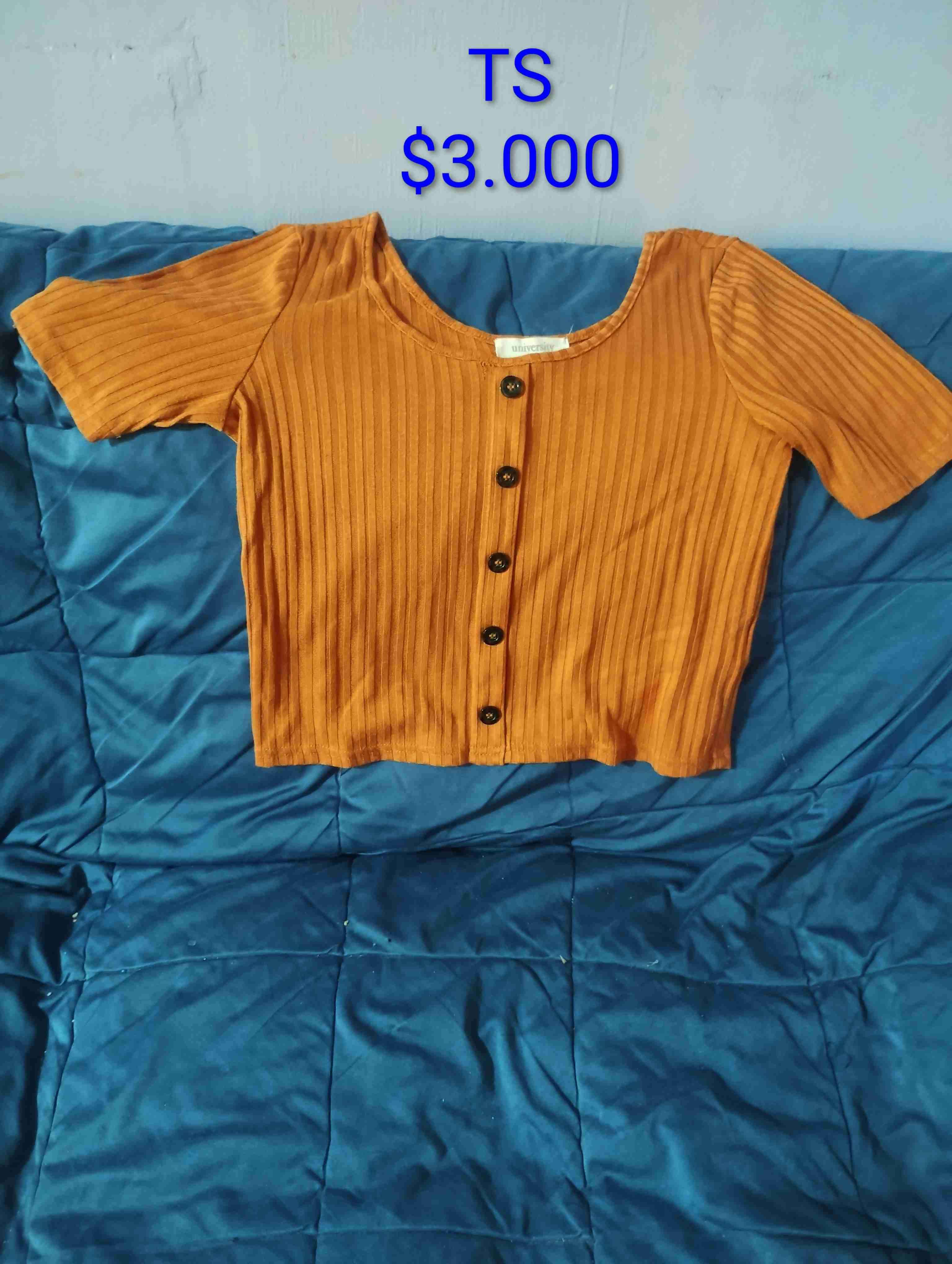 Blusa mostaza con botones