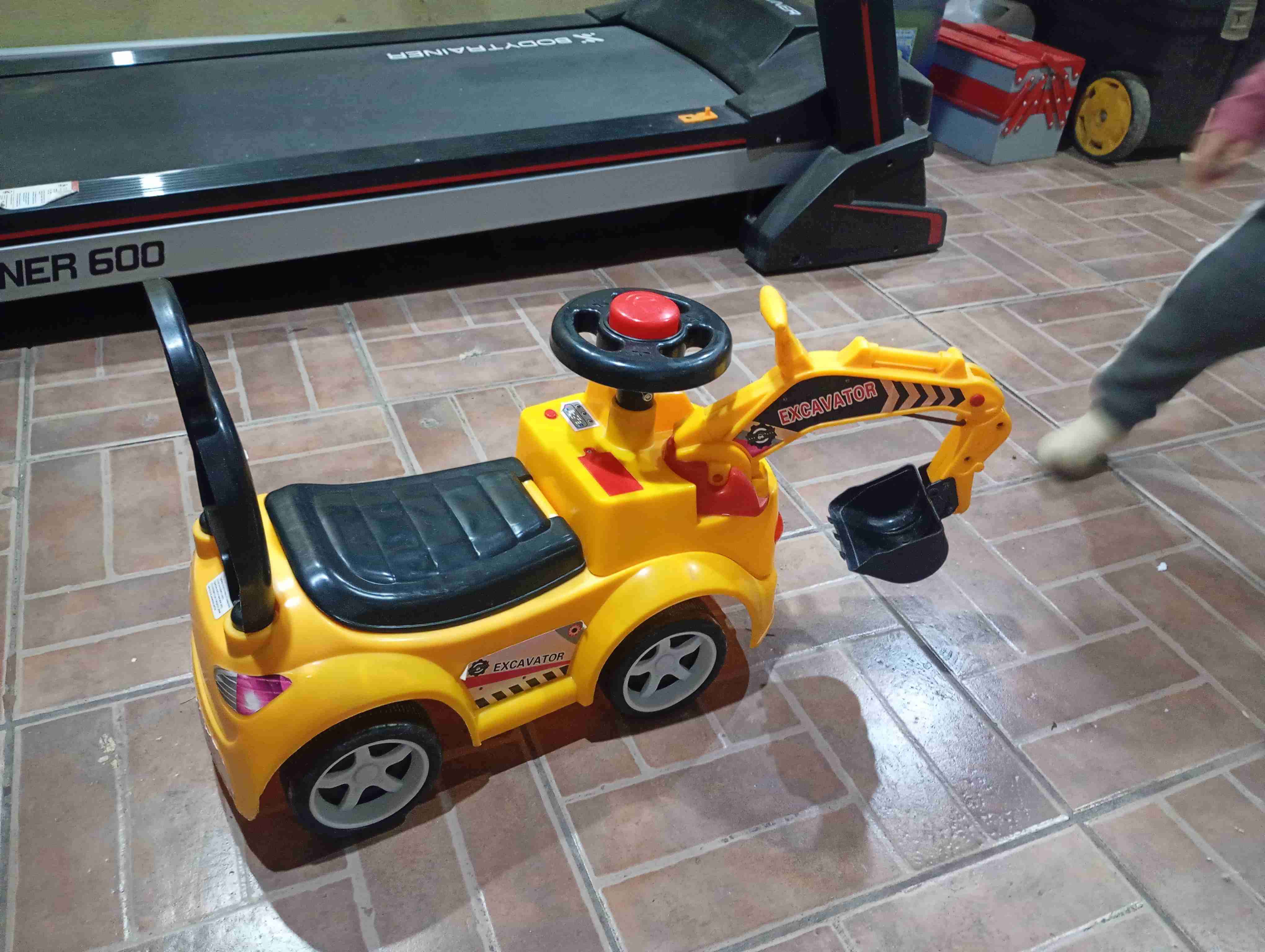 Excavadora infantil amarilla - miniatura 2