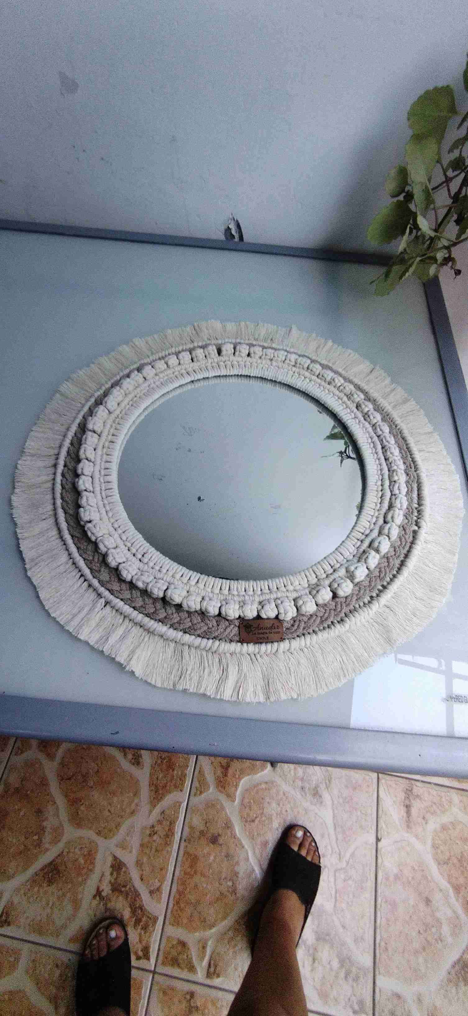 Espejo decorativo con marco de macramé - miniatura 3