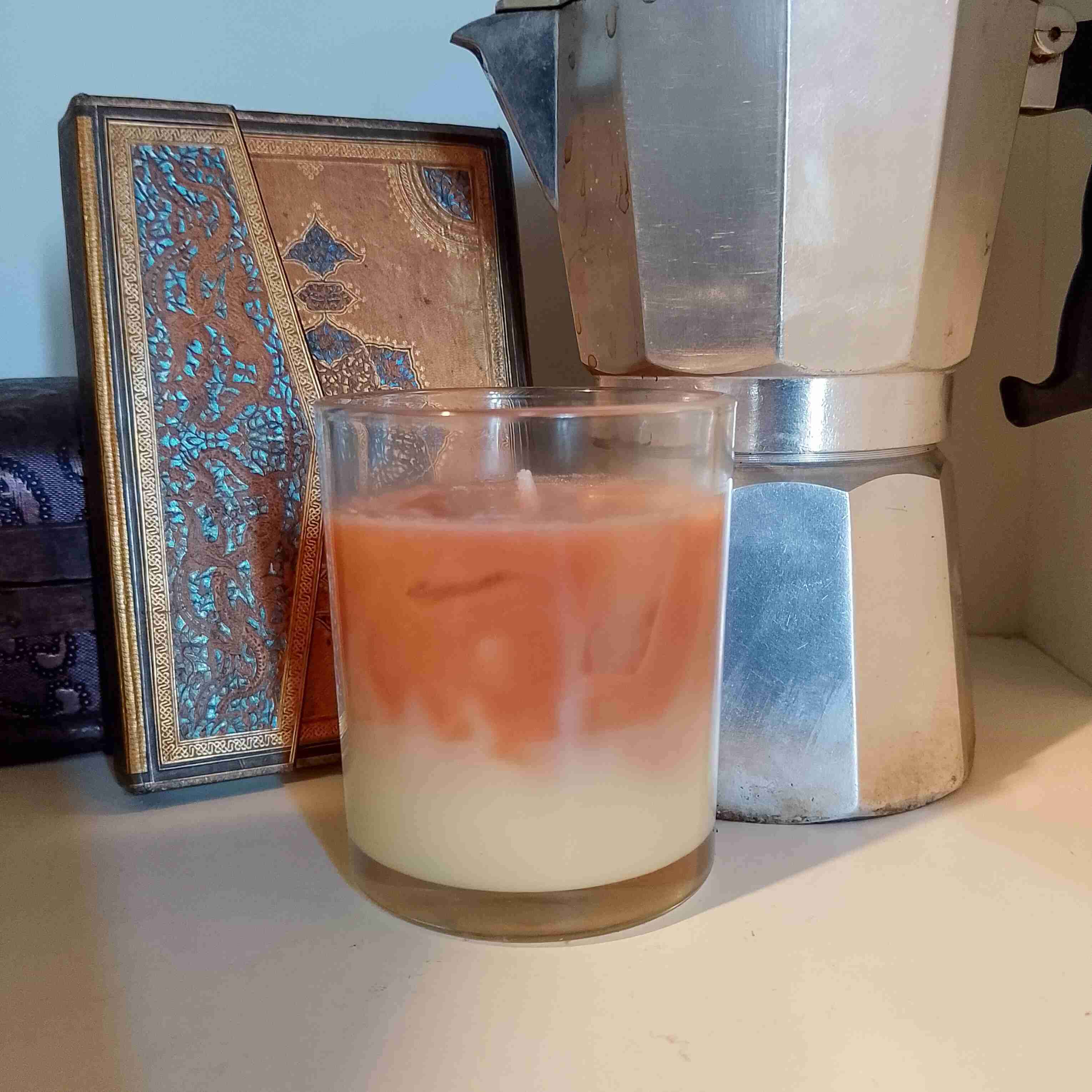 Vela aromática aesthetic iced latte - miniatura 2