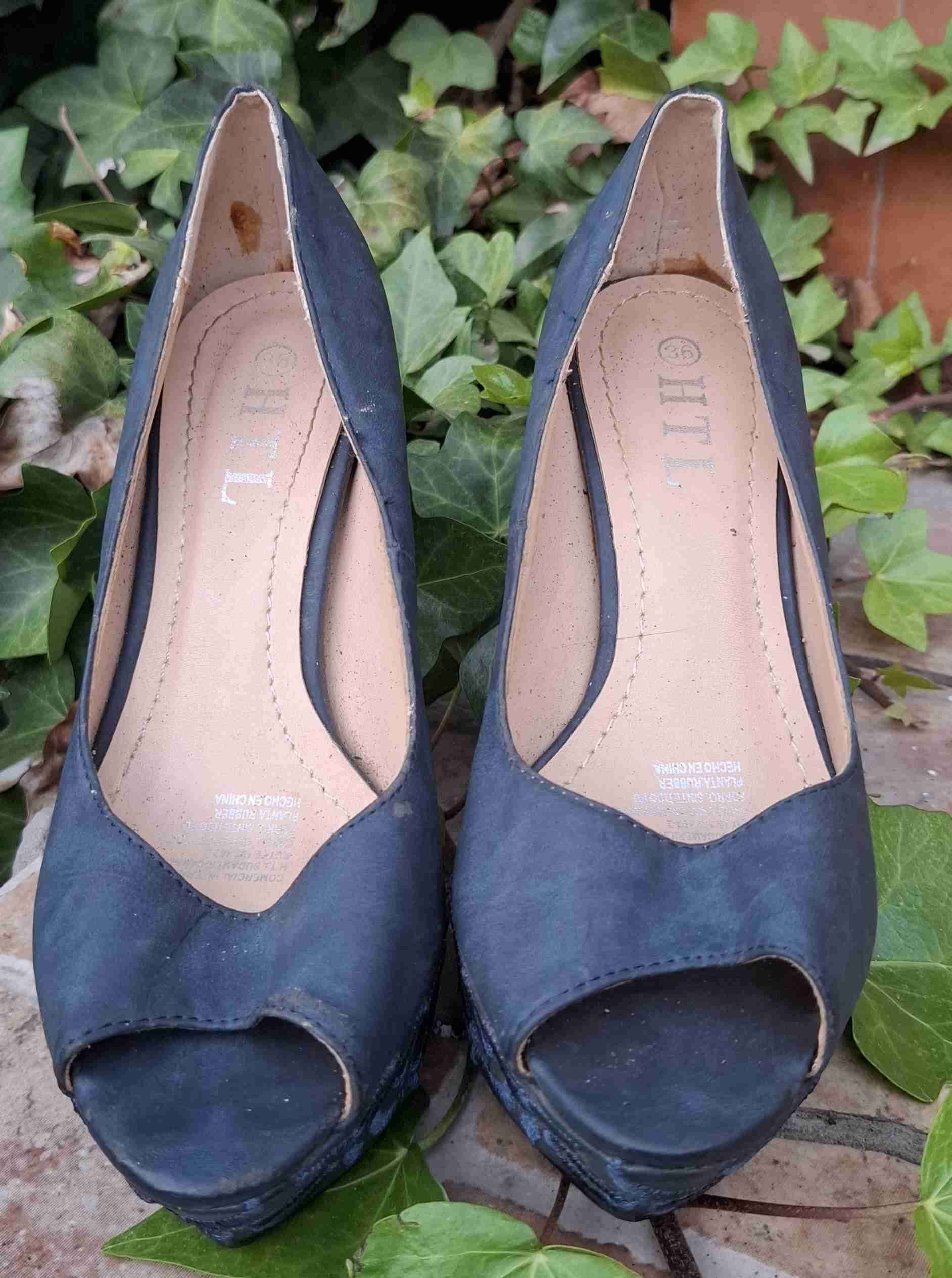 Tacones altos azules con diseño - 2