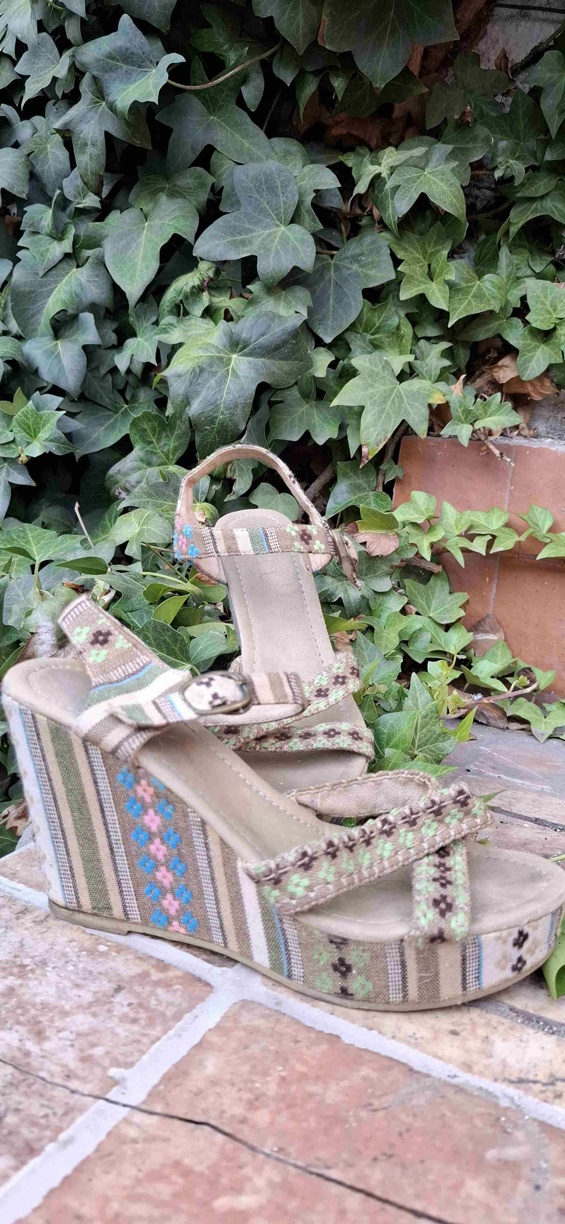 Sandalias con plataforma estampadas - miniatura 2