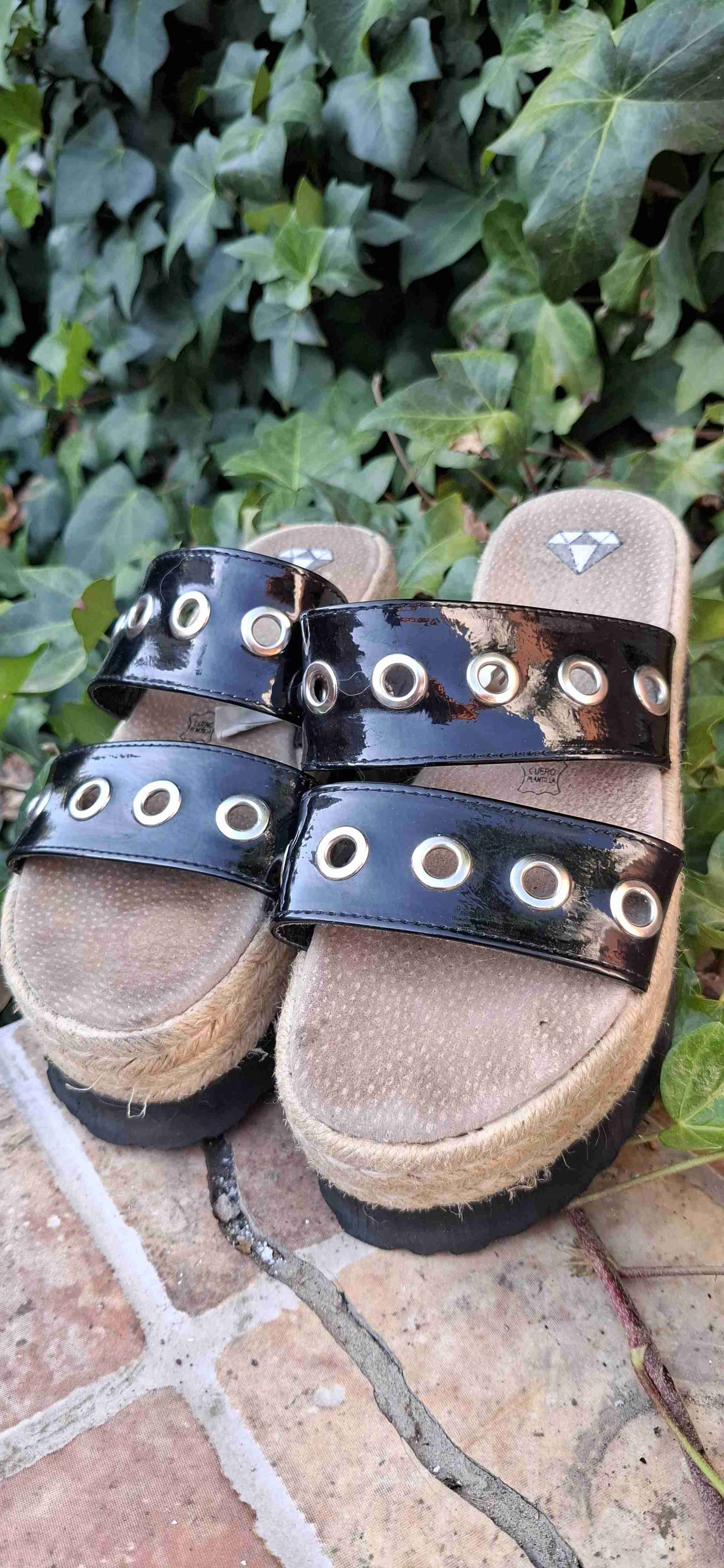 Sandalias negras con plataformas - miniatura 2