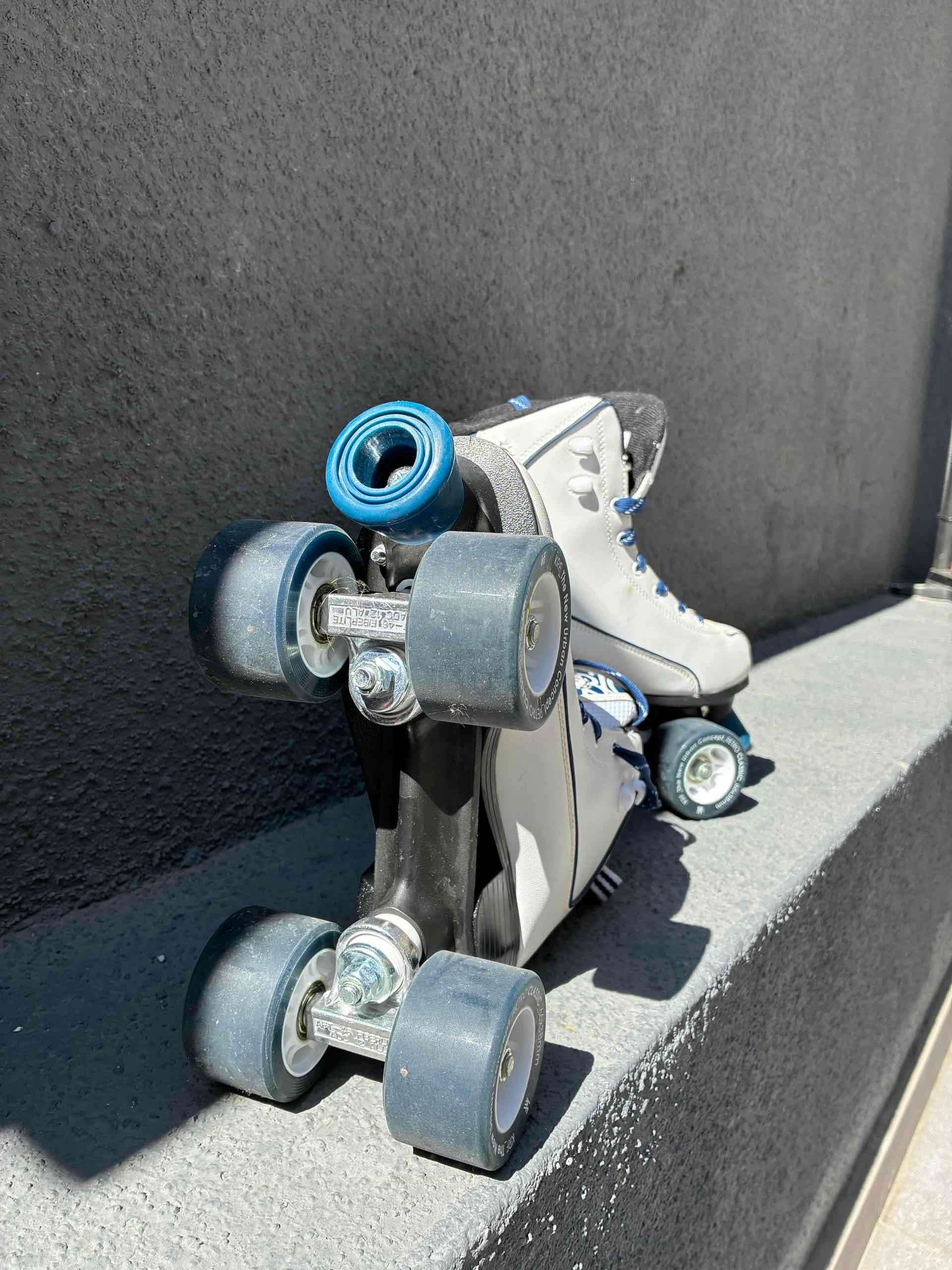 Patines retro blancos nuevos T37 - miniatura 3