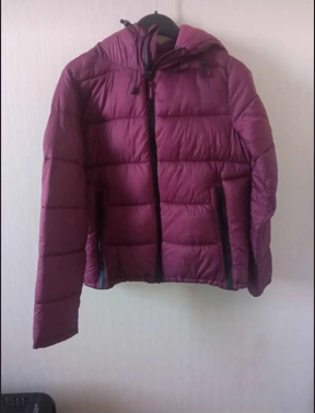 Chaqueta acolchada morada mujer