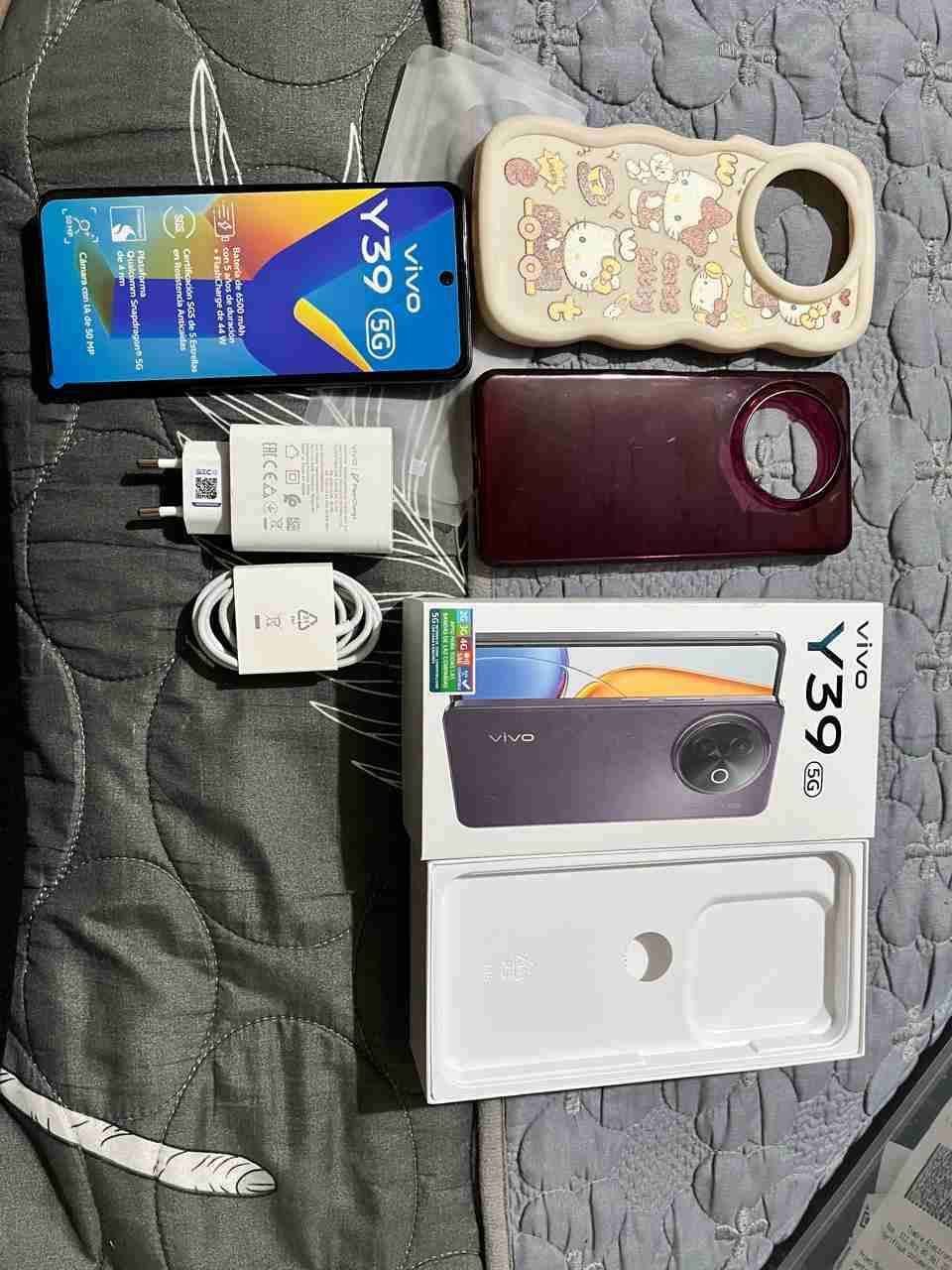 Vivo Y39 5G con accesorios
