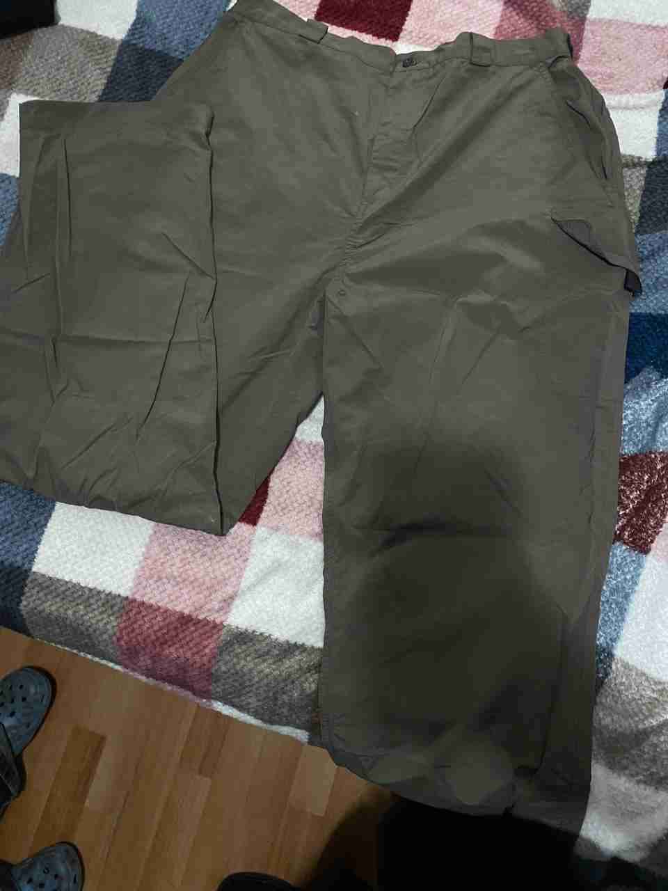 Pantalones cargo verde militar. - 1