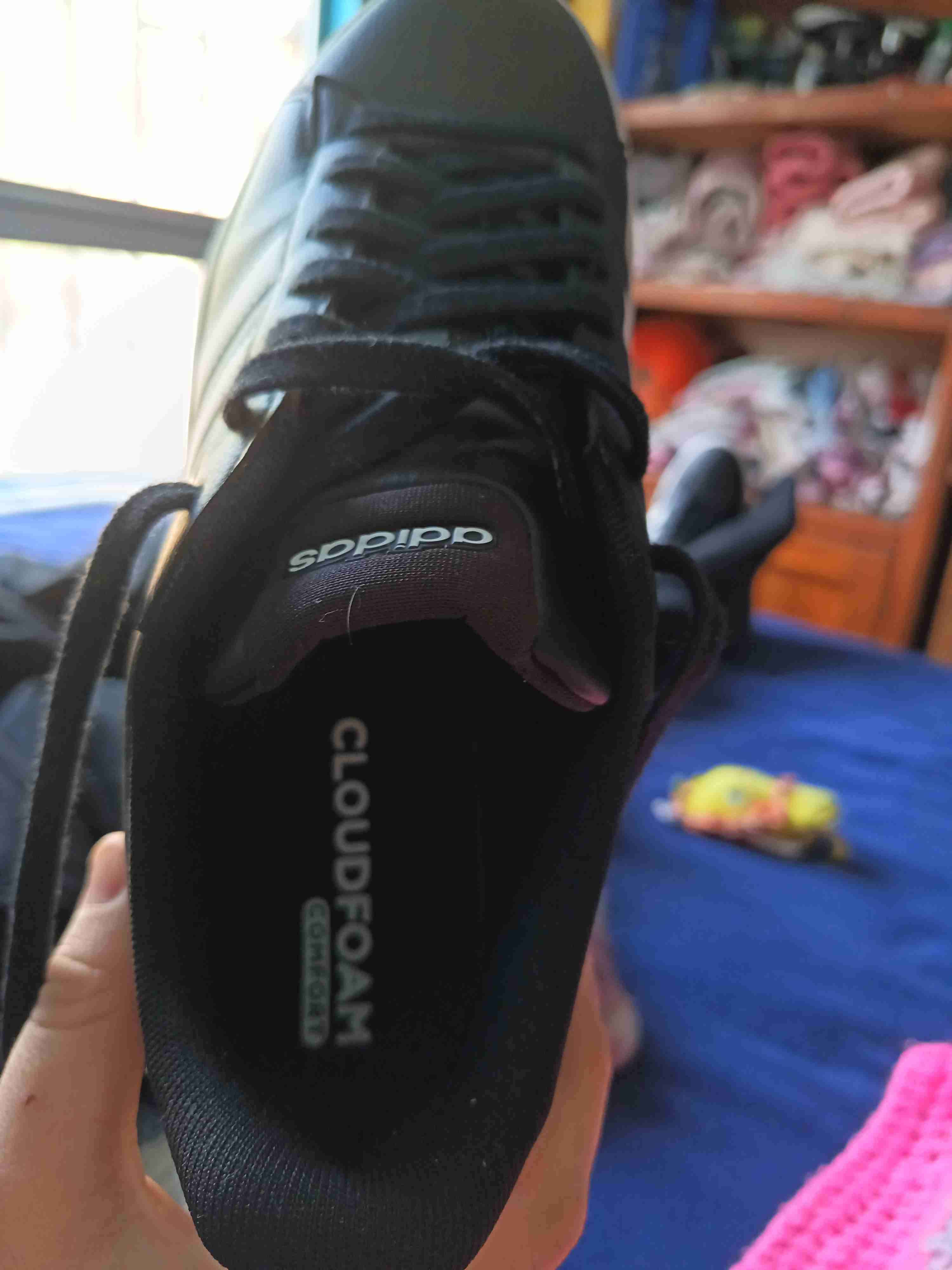 Zapatillas deportivas negras y blancas - miniatura 3