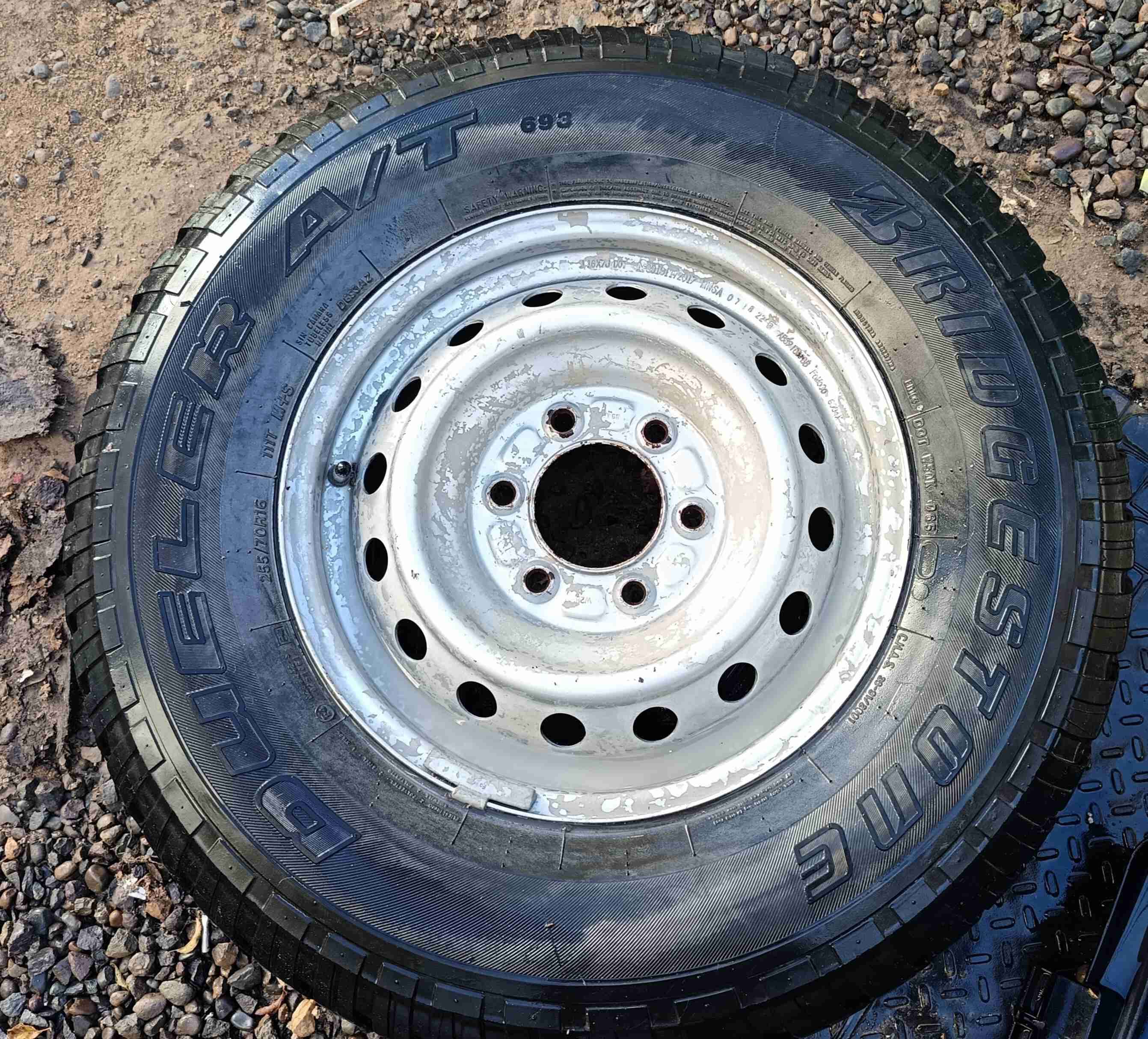 Neumático 255/70R16 usado - miniatura 2