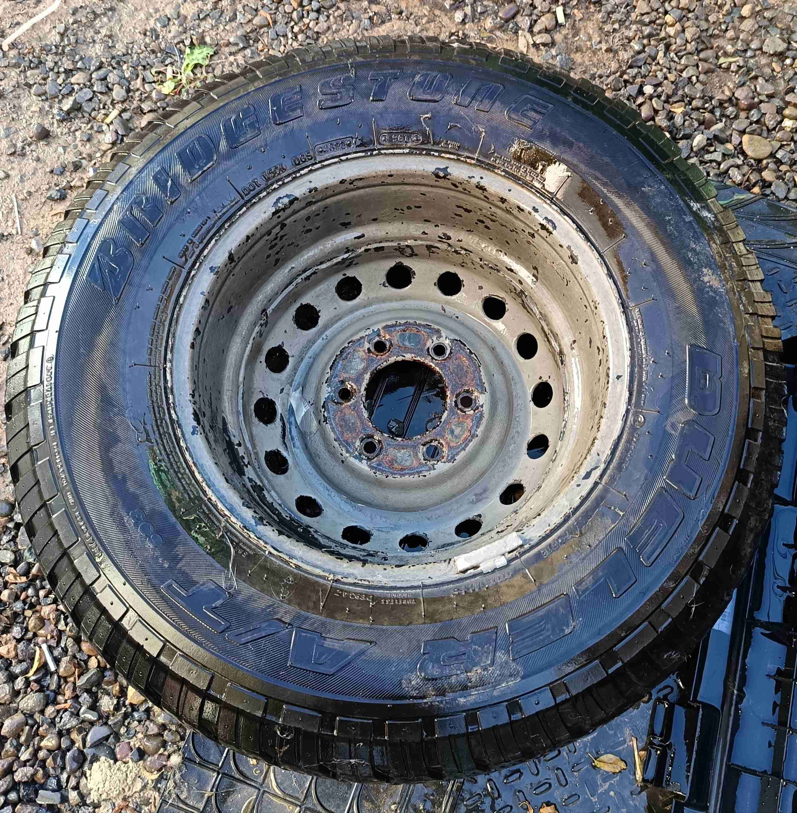 Neumático 255/70R16 usado - miniatura 4