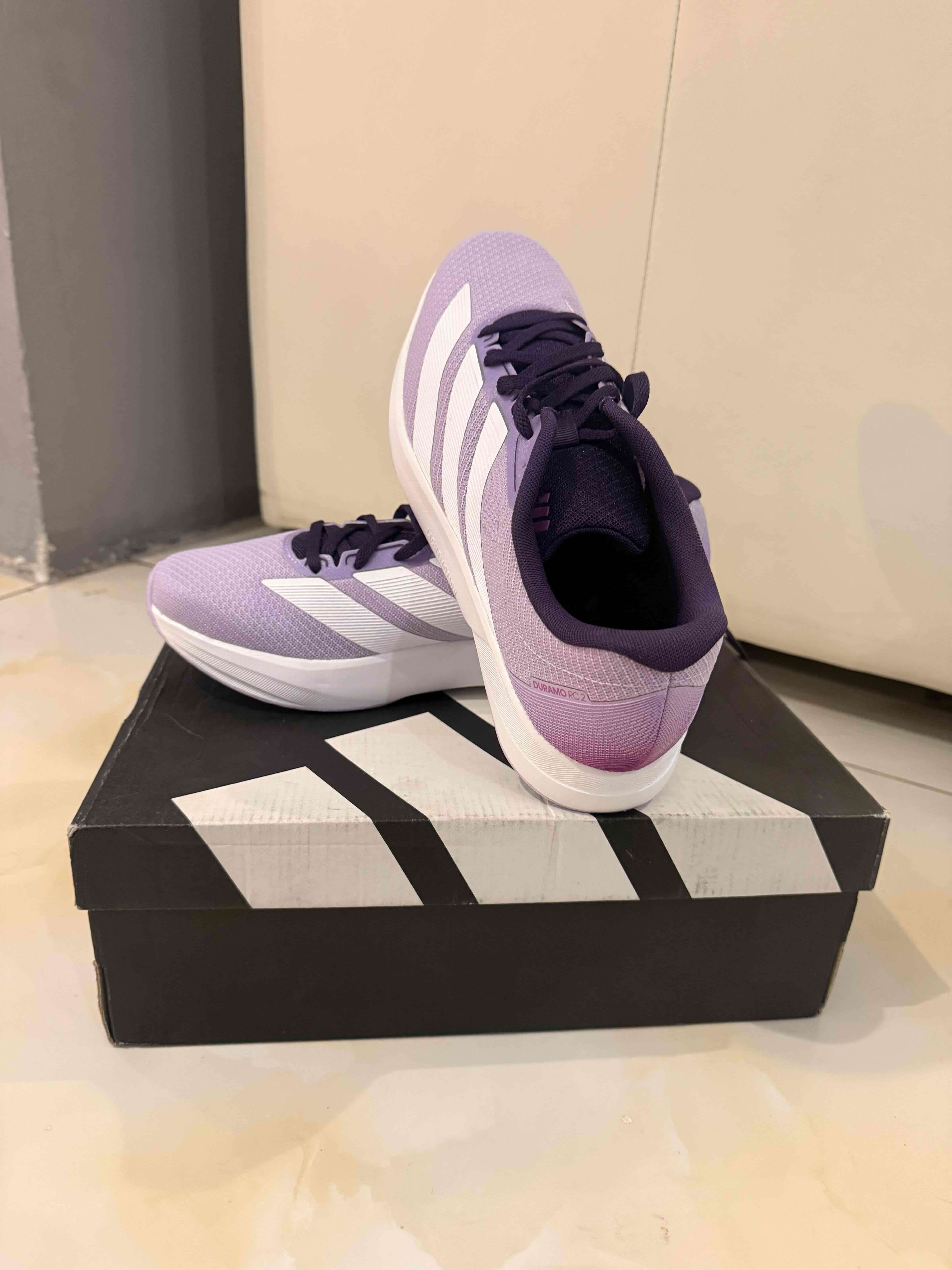 Zapatillas deportivas moradas