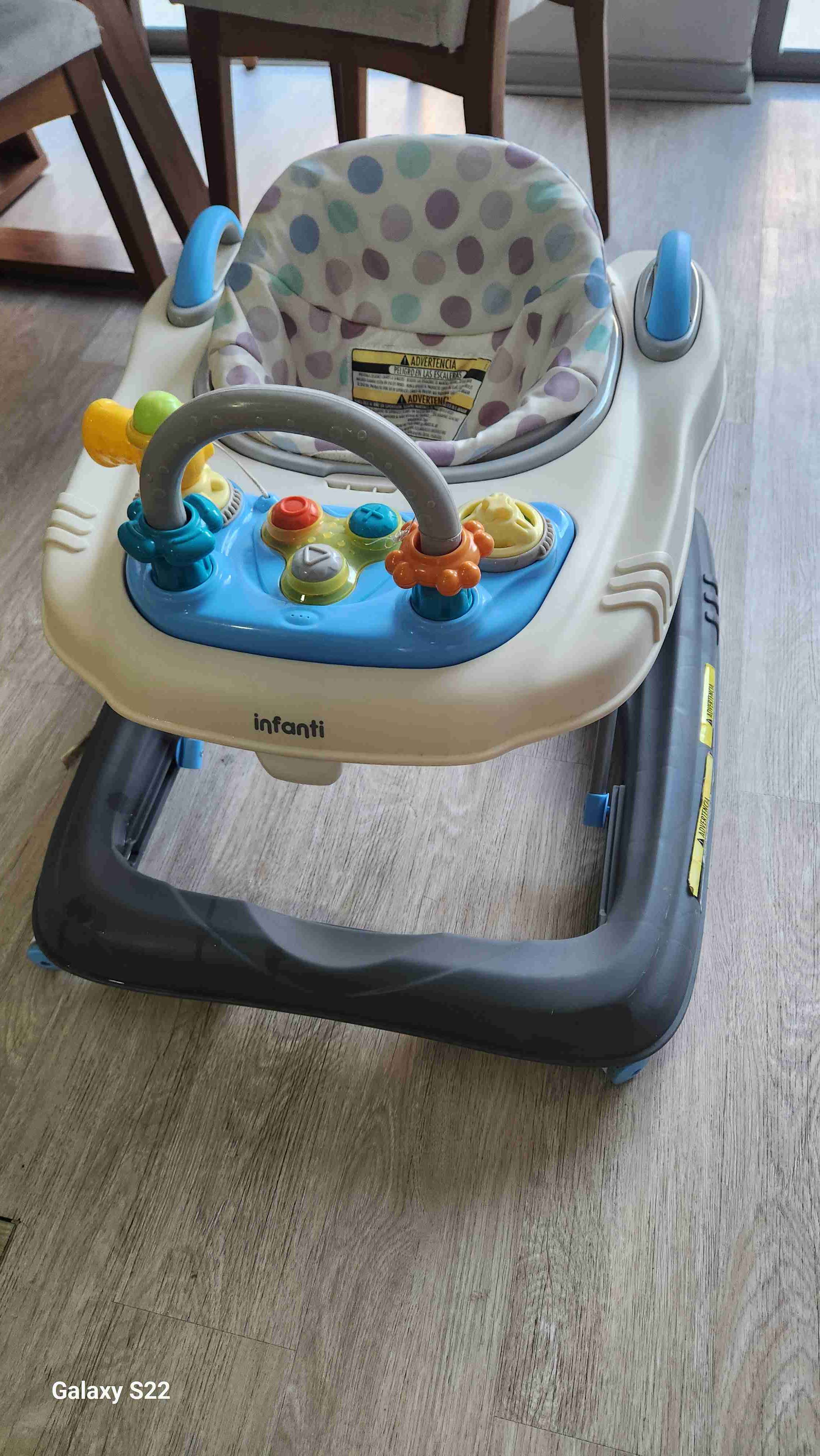 Gimnasio y andadera para bebé - miniatura 2