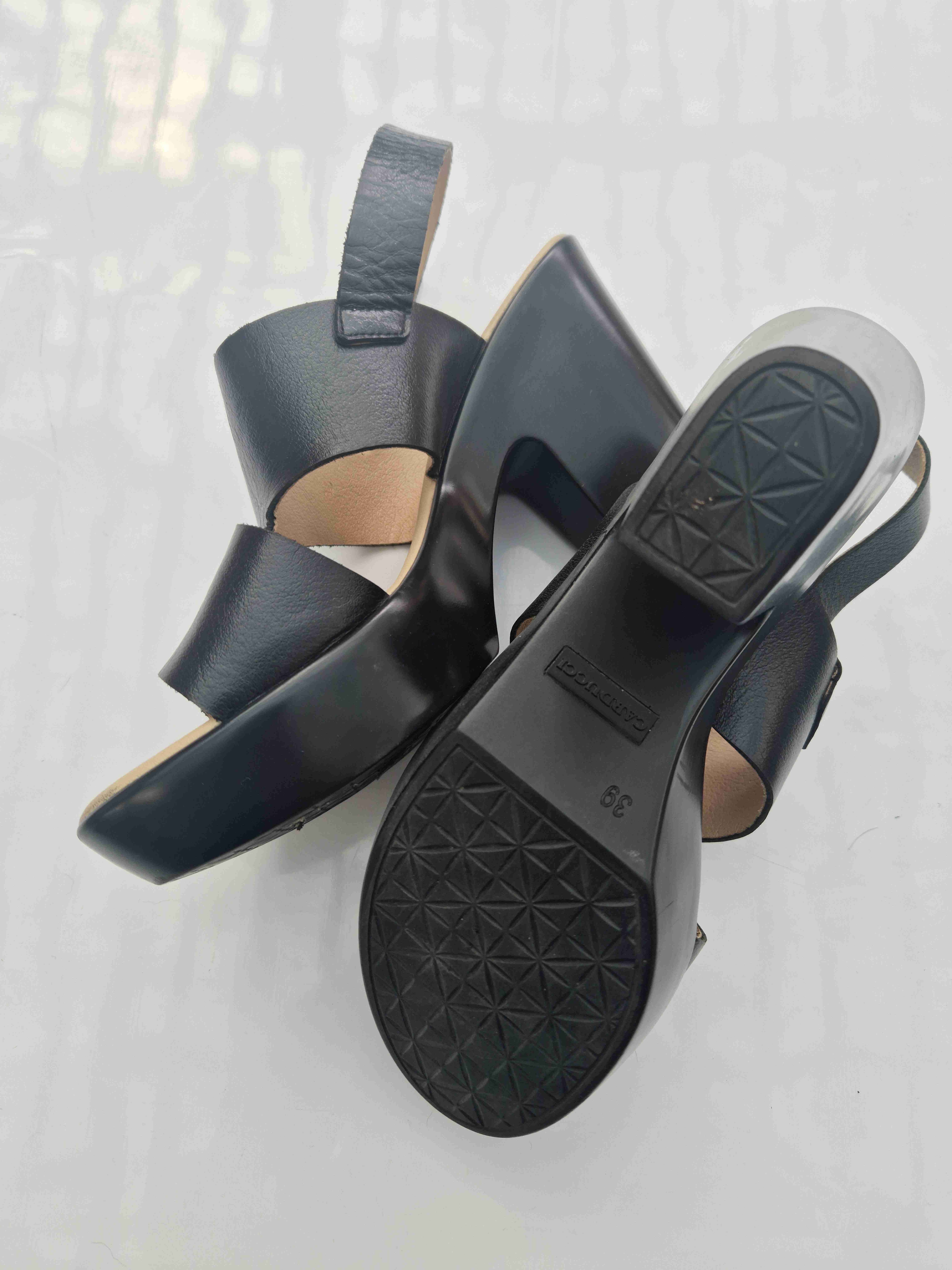 Sandalias negras de tacón grueso - miniatura 3