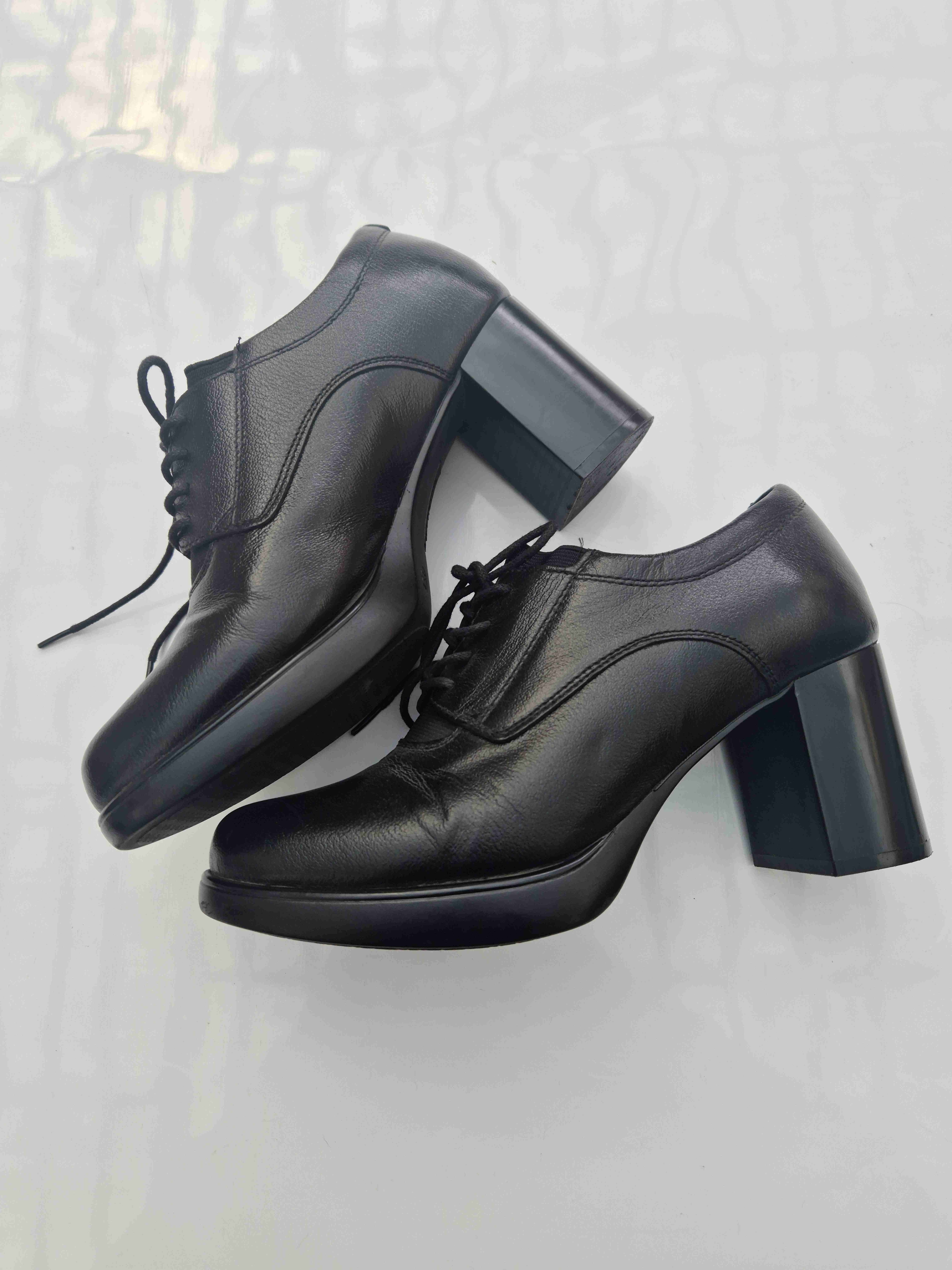 Zapatos de mujer negros con taco - miniatura 3