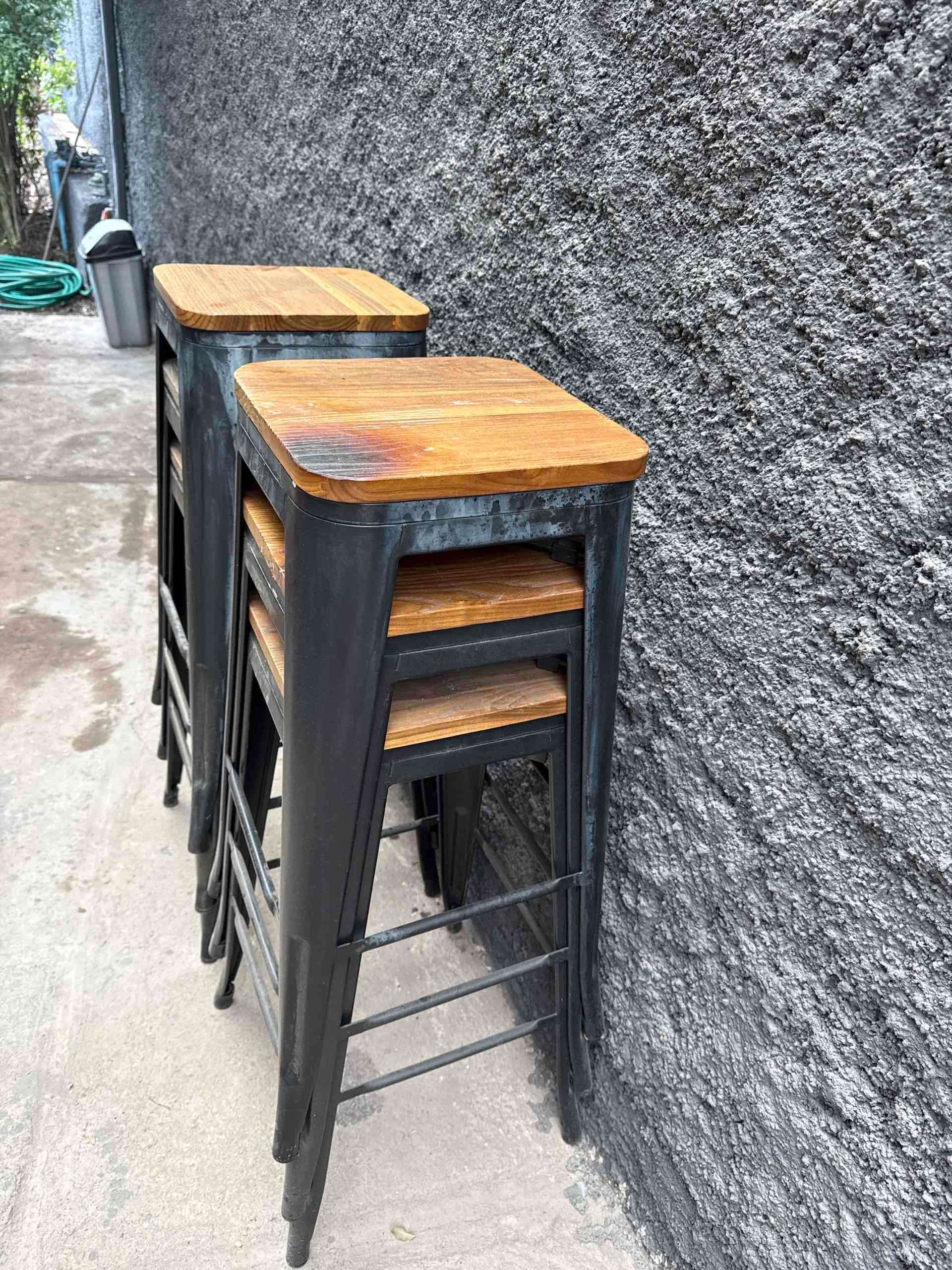 Juego de taburetes metálicos - miniatura 2