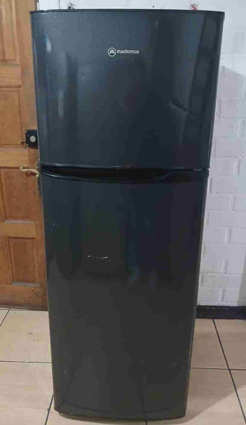 Refrigerador Mademsa negro - 1