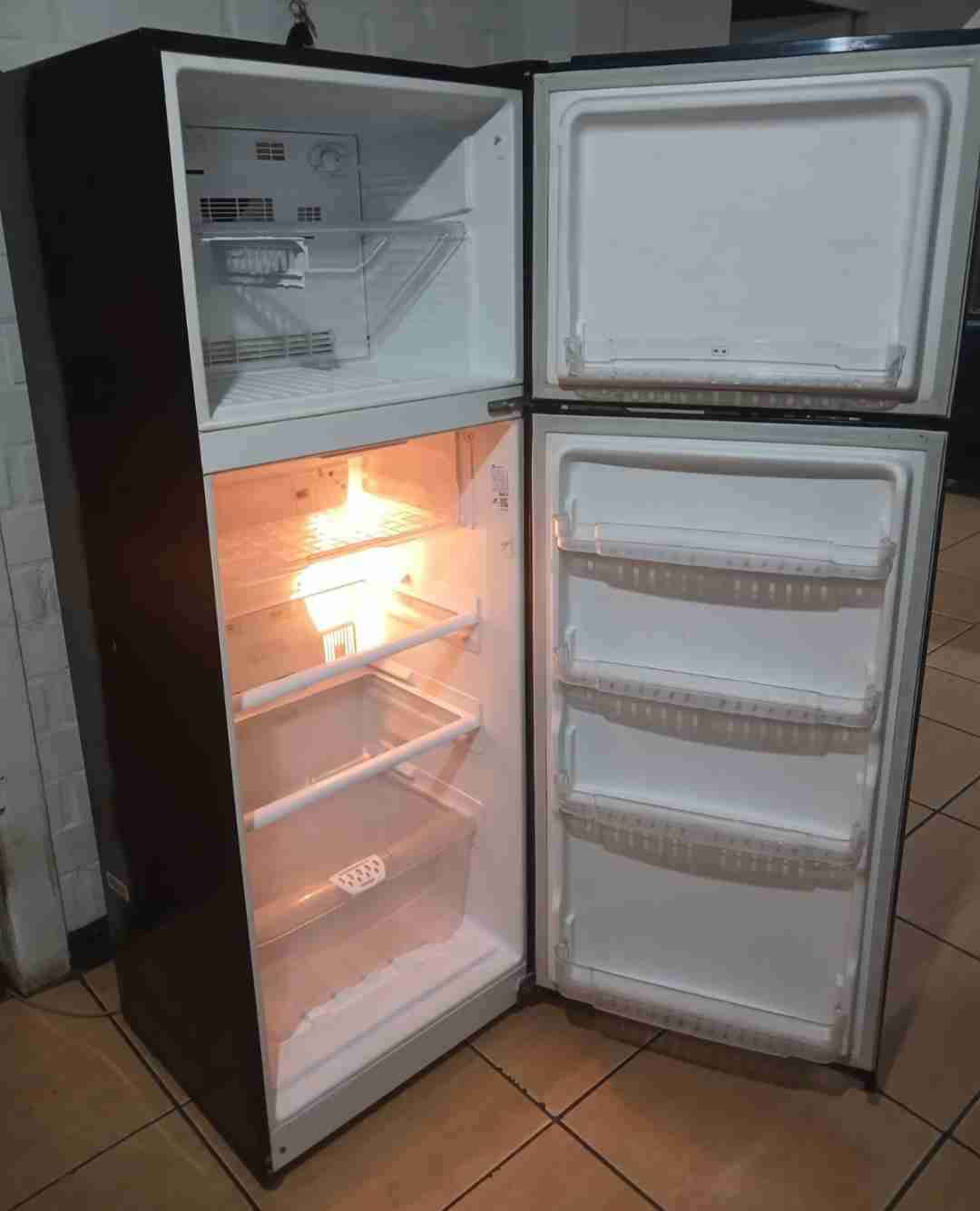 Refrigerador Mademsa negro - 6