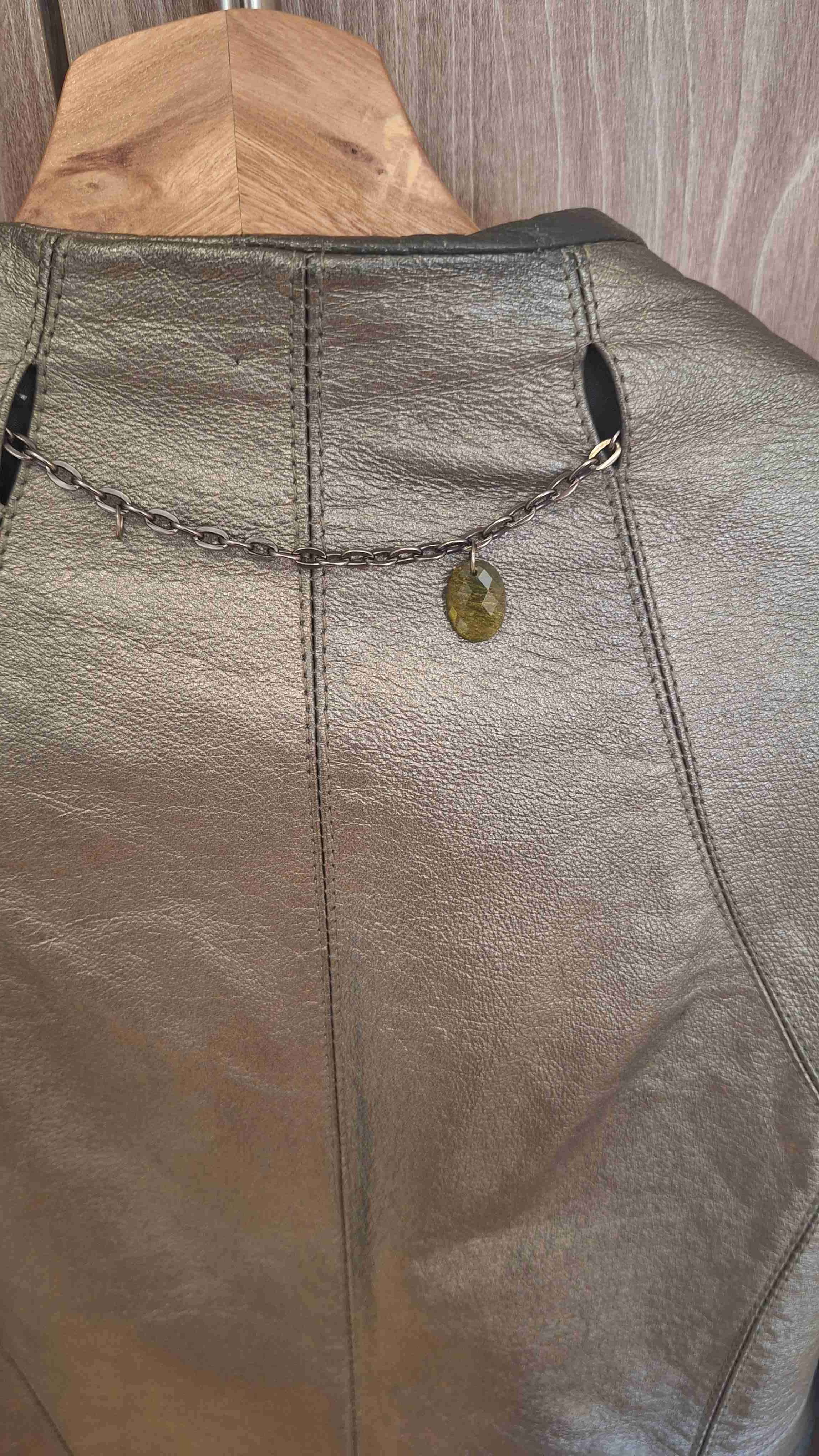 Chaqueta de cuero dorada - miniatura 5