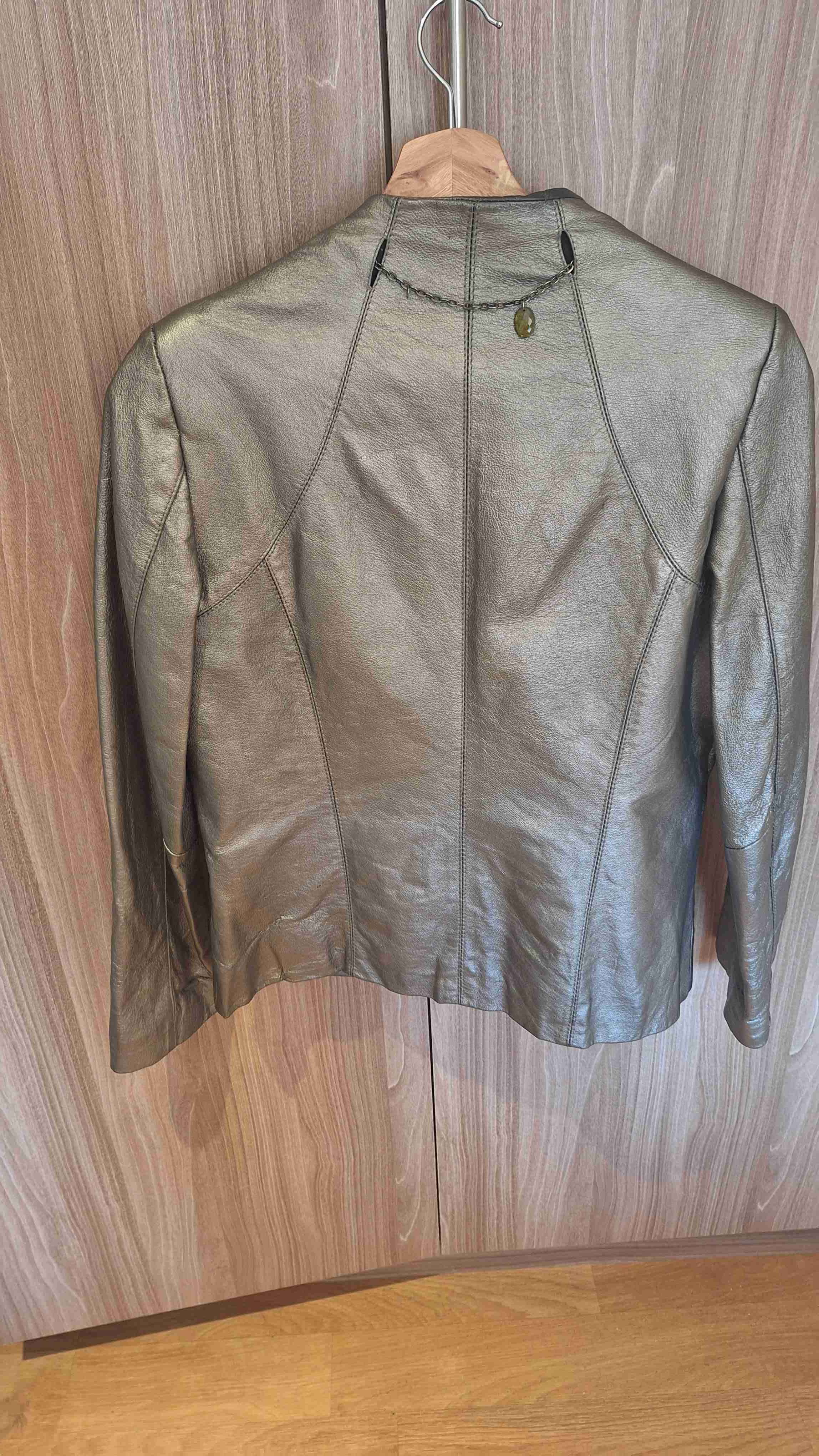 Chaqueta de cuero dorada - miniatura 6