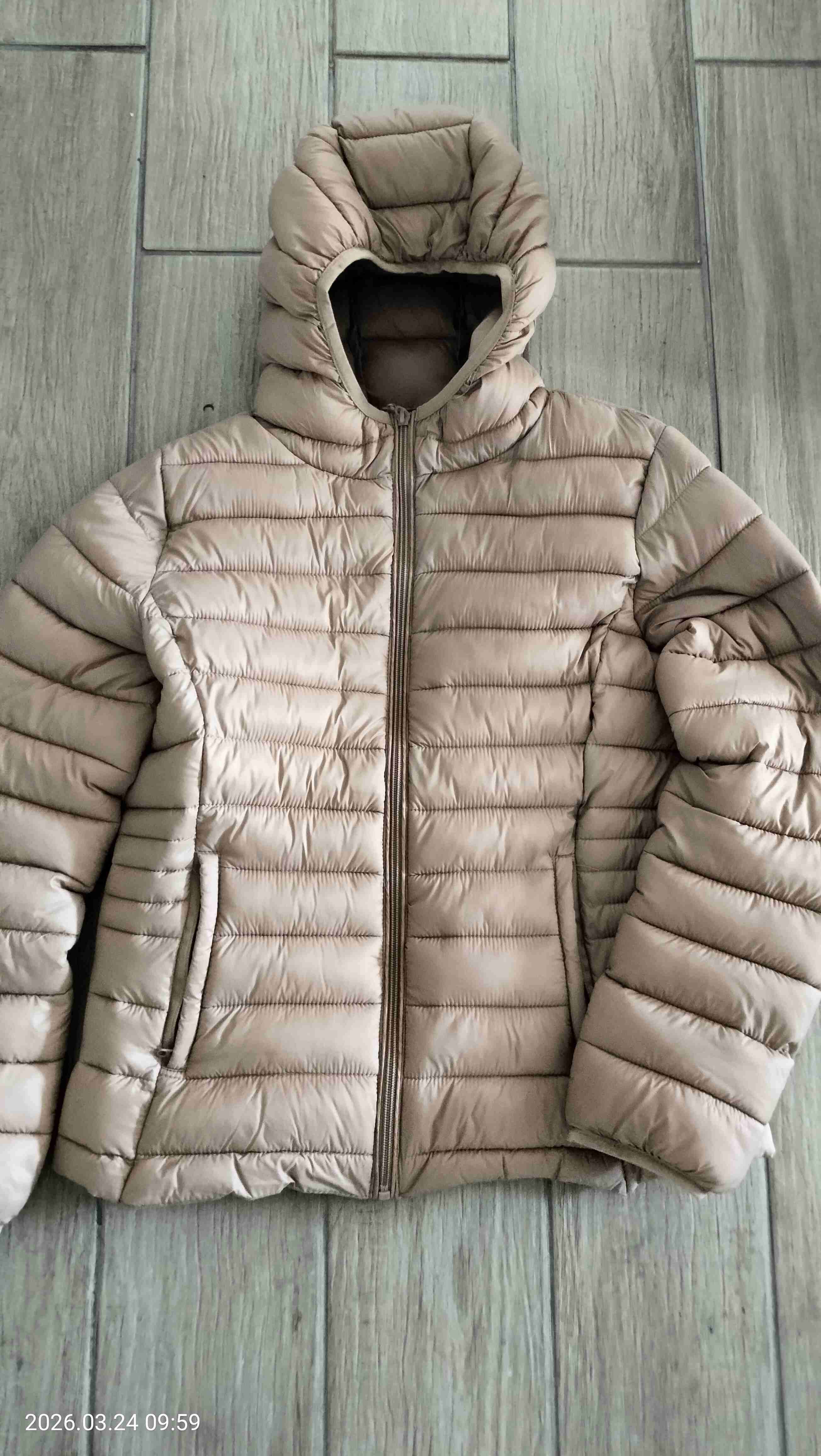 Chaqueta acolchada beige con capucha - miniatura 1