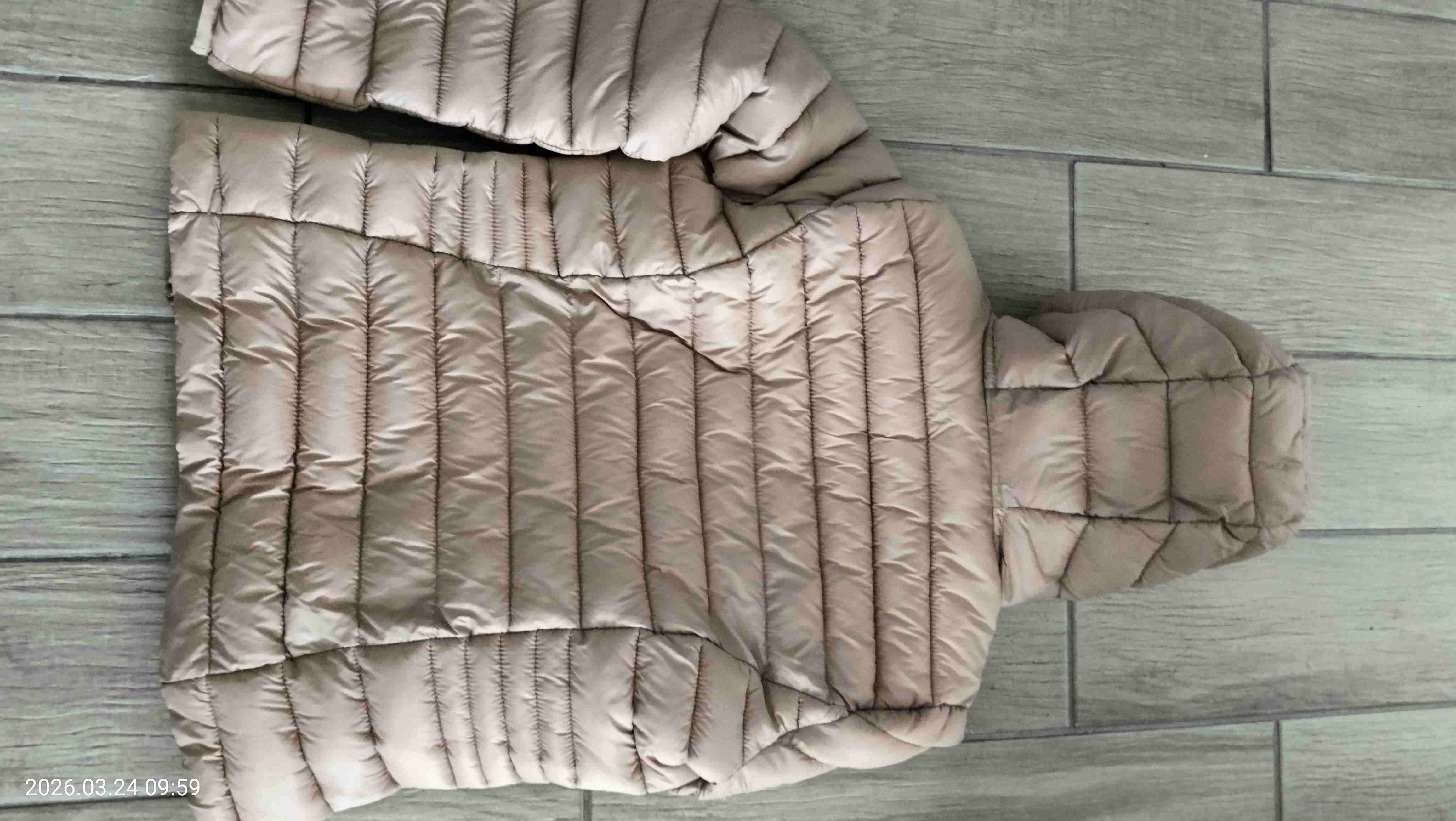 Chaqueta acolchada beige con capucha - miniatura 2