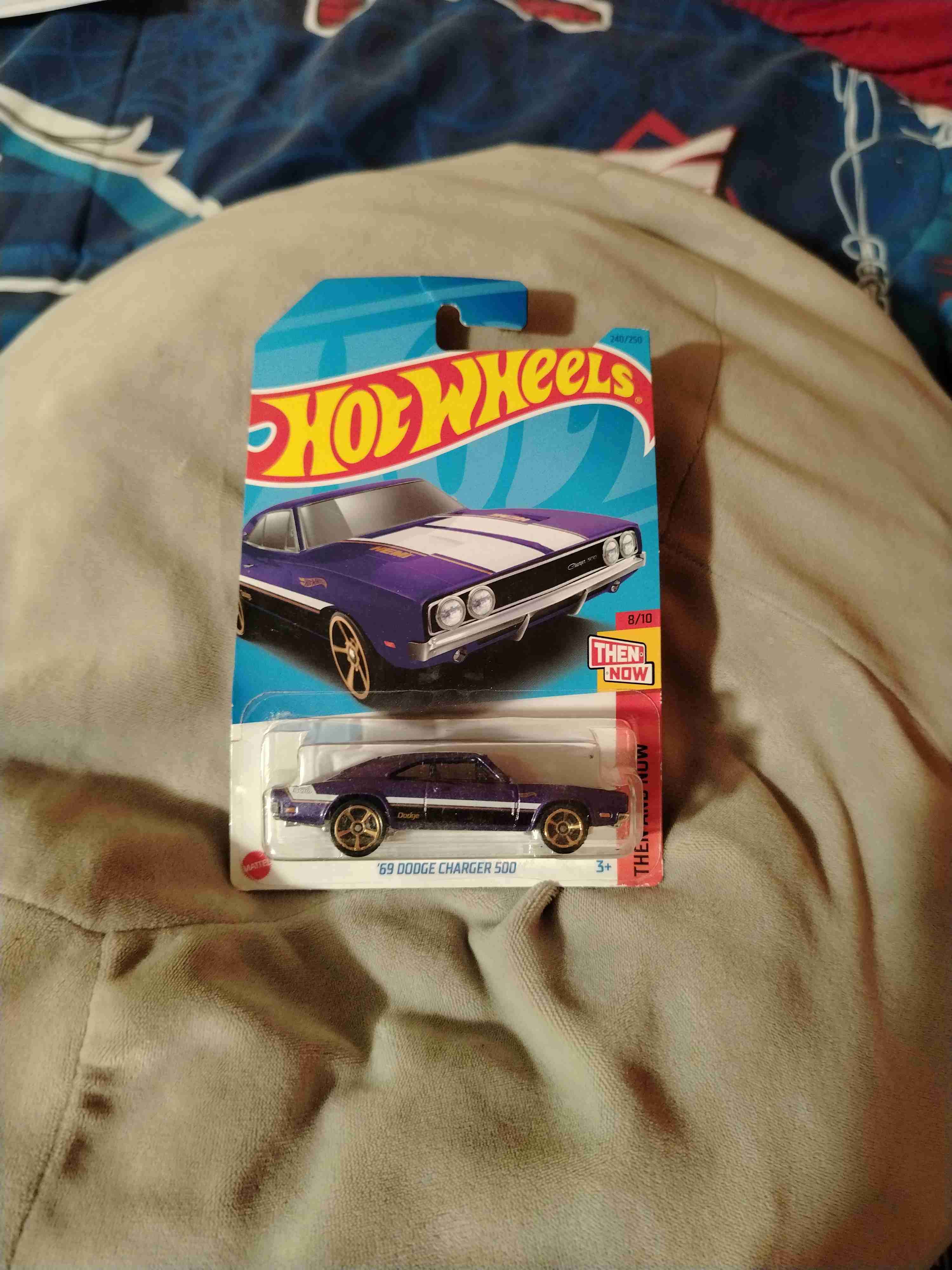 Hotwheel dodge charger 500