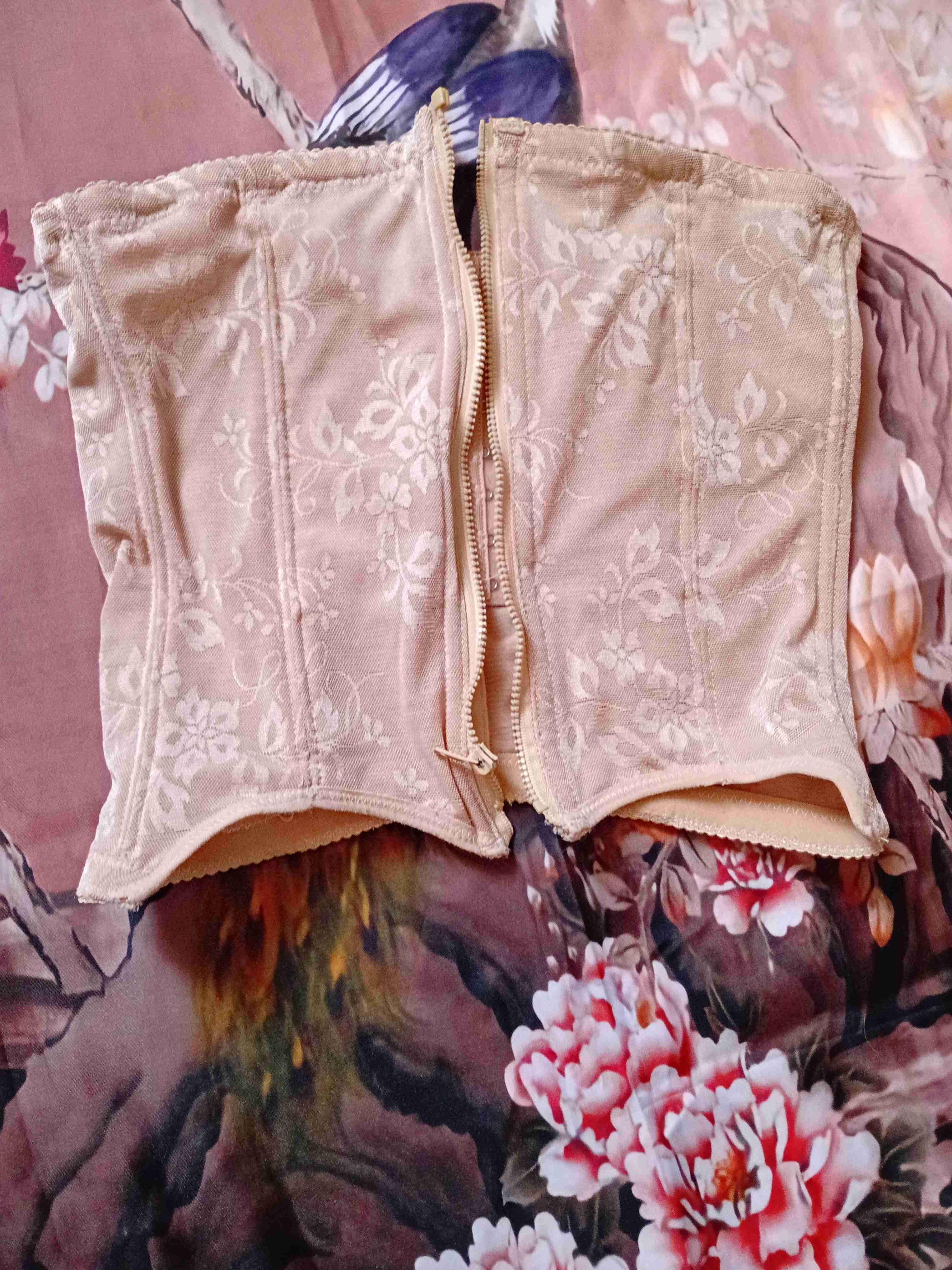 Corset beige con diseño floral - miniatura 1