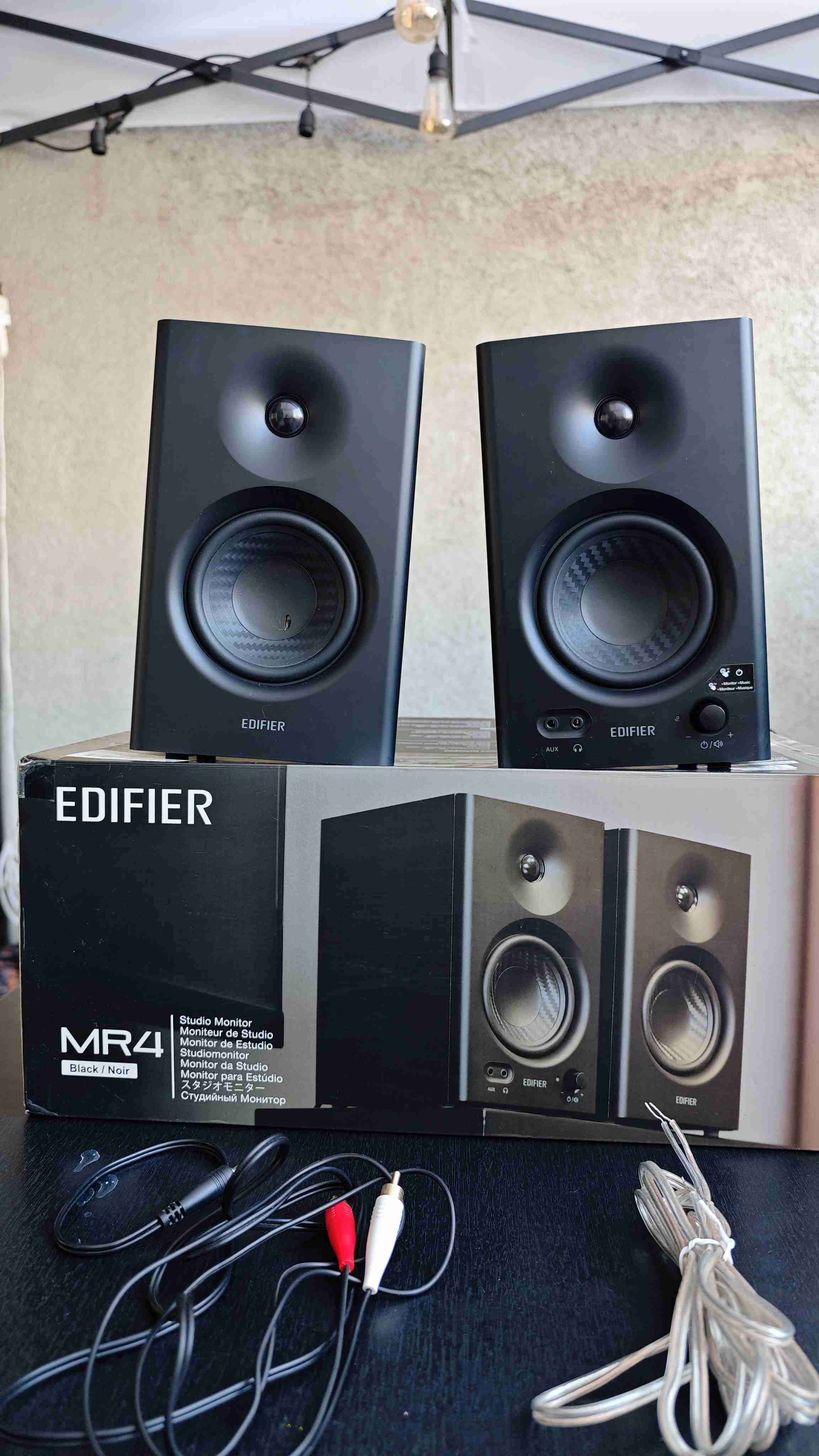 Parlantes Edifier MR4 negros - miniatura 1