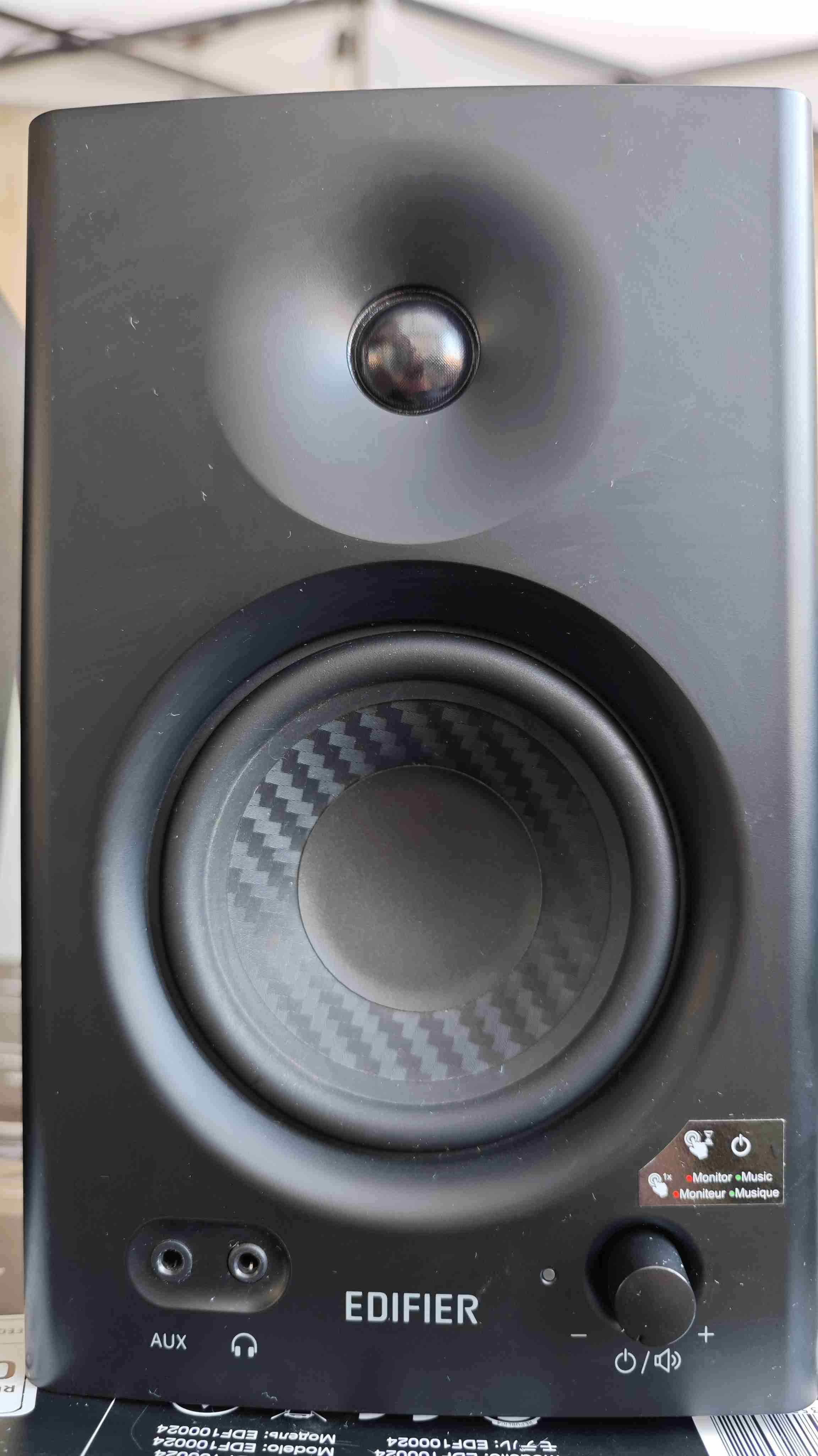 Parlantes Edifier MR4 negros - miniatura 2