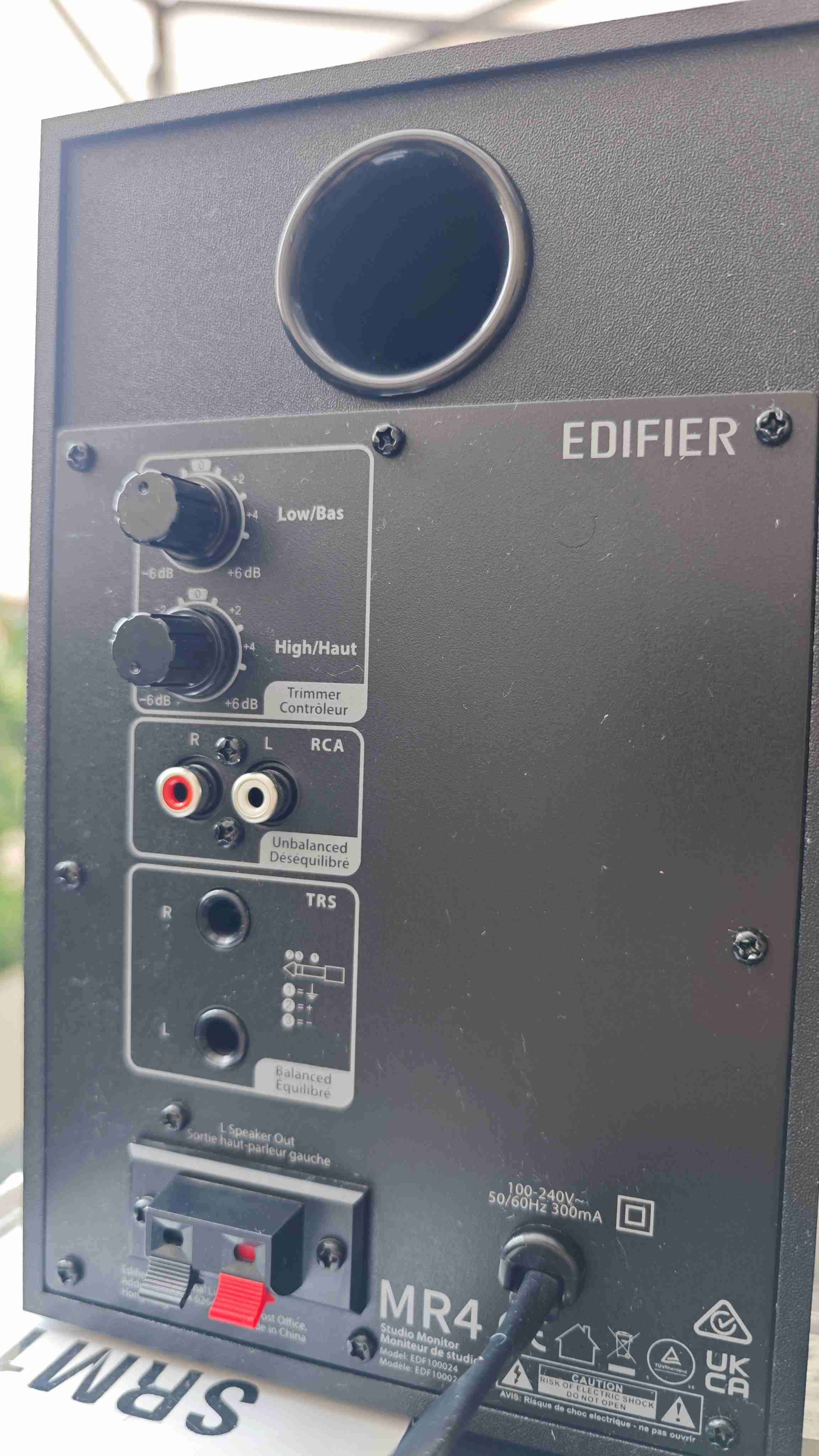 Parlantes Edifier MR4 negros - miniatura 3