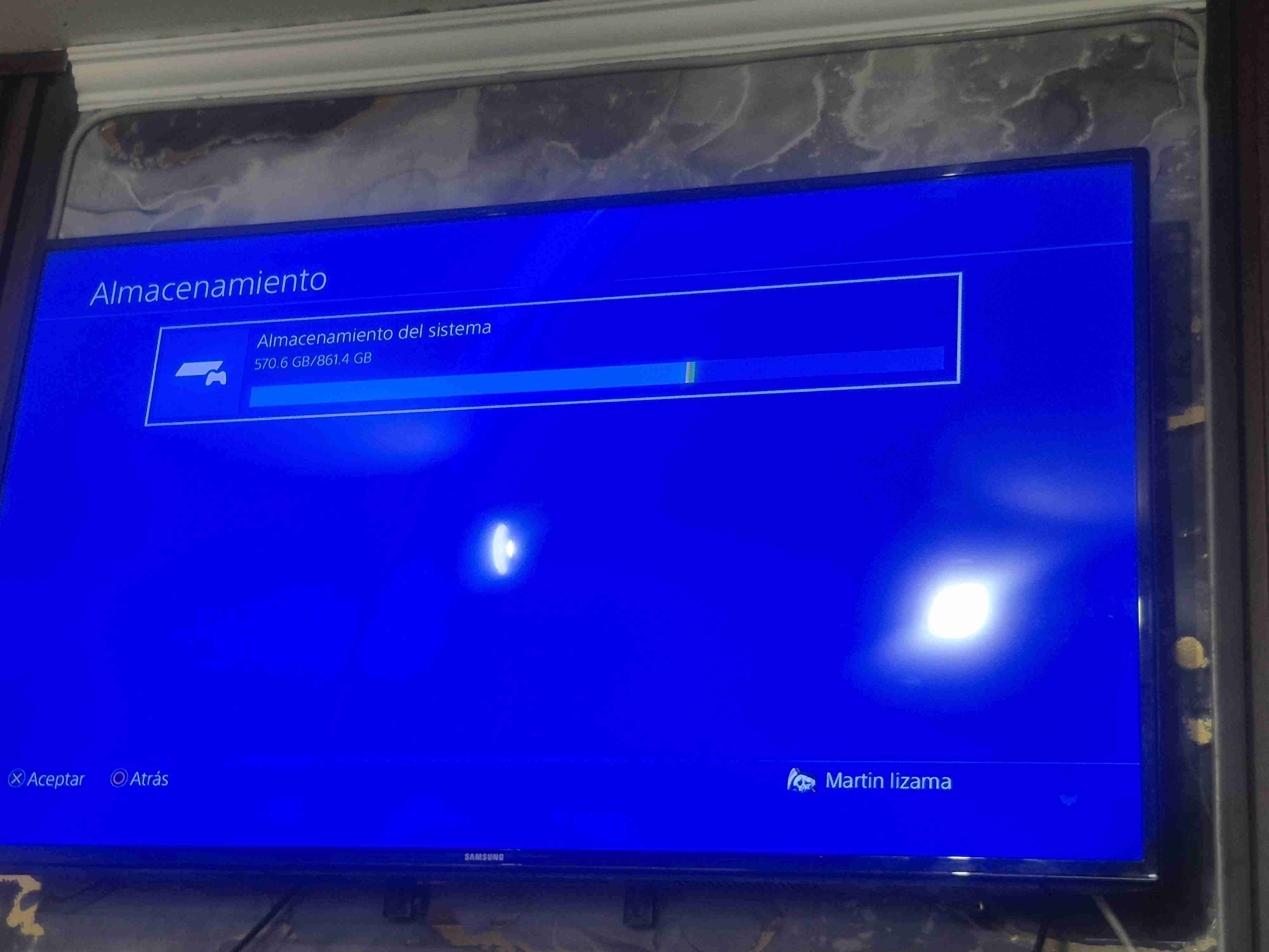 Consola de videojuegos con controles - miniatura 5