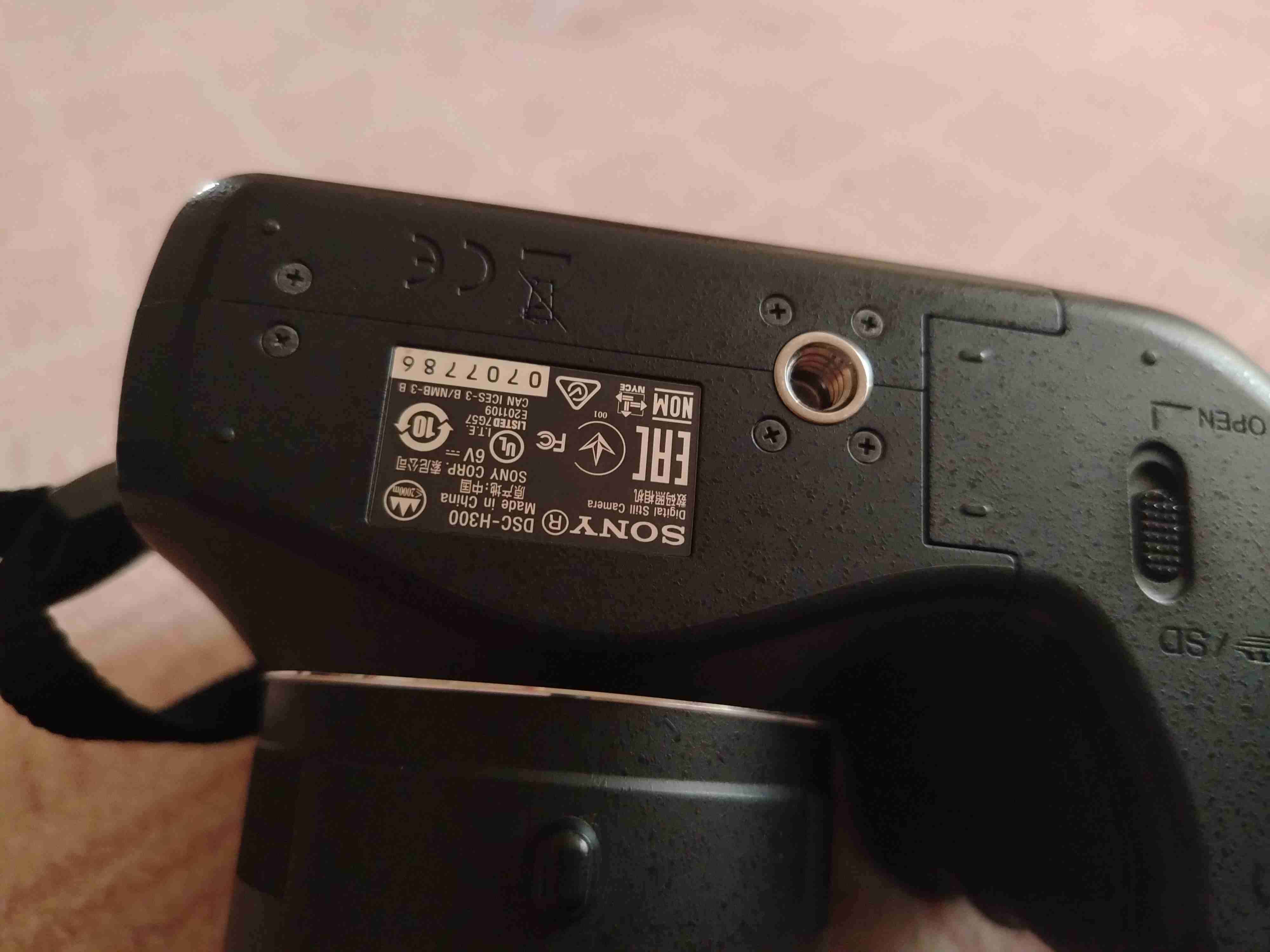 Cámara Sony Cybershot negra - miniatura 3