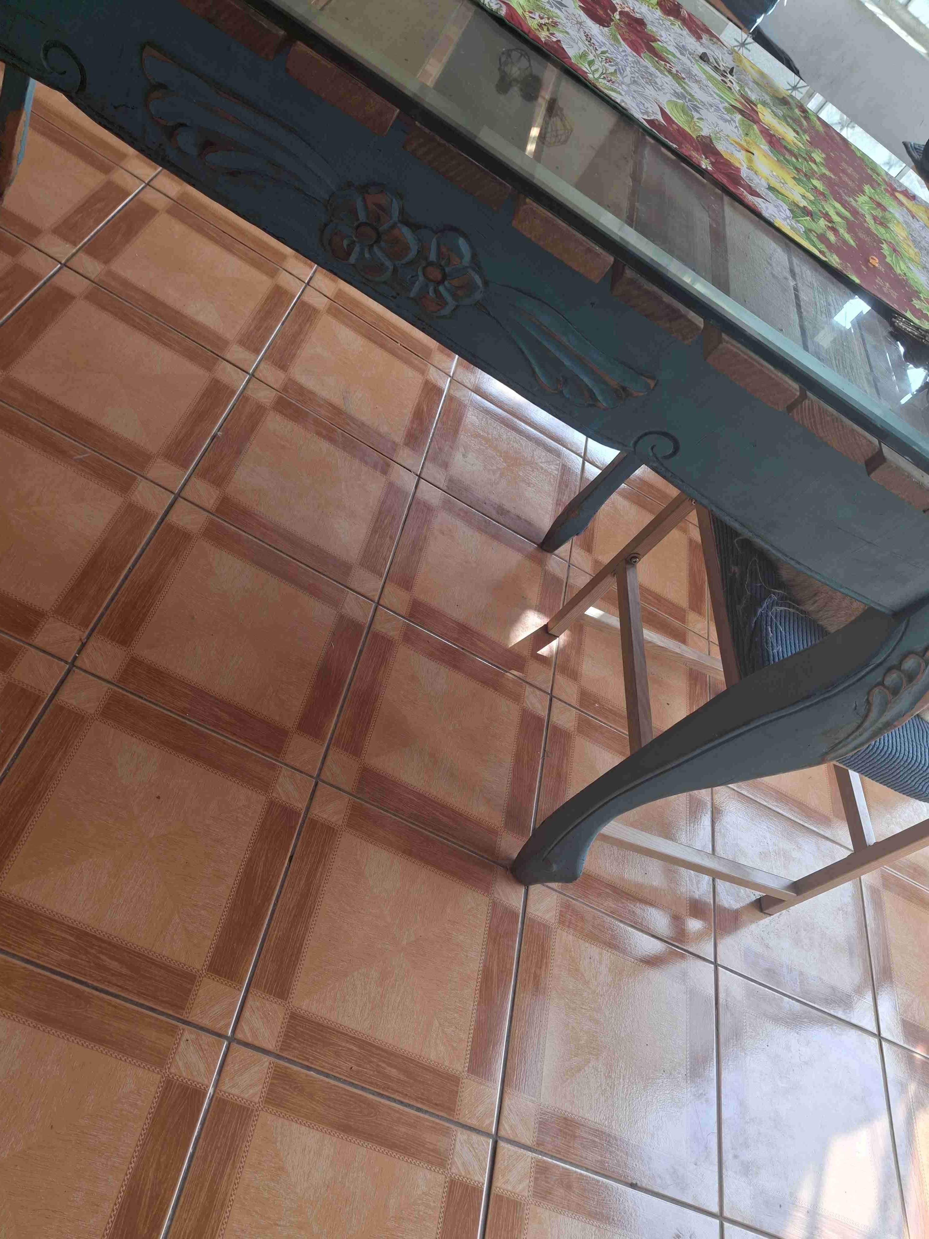 Mesa de comedor con vidrio - miniatura 1