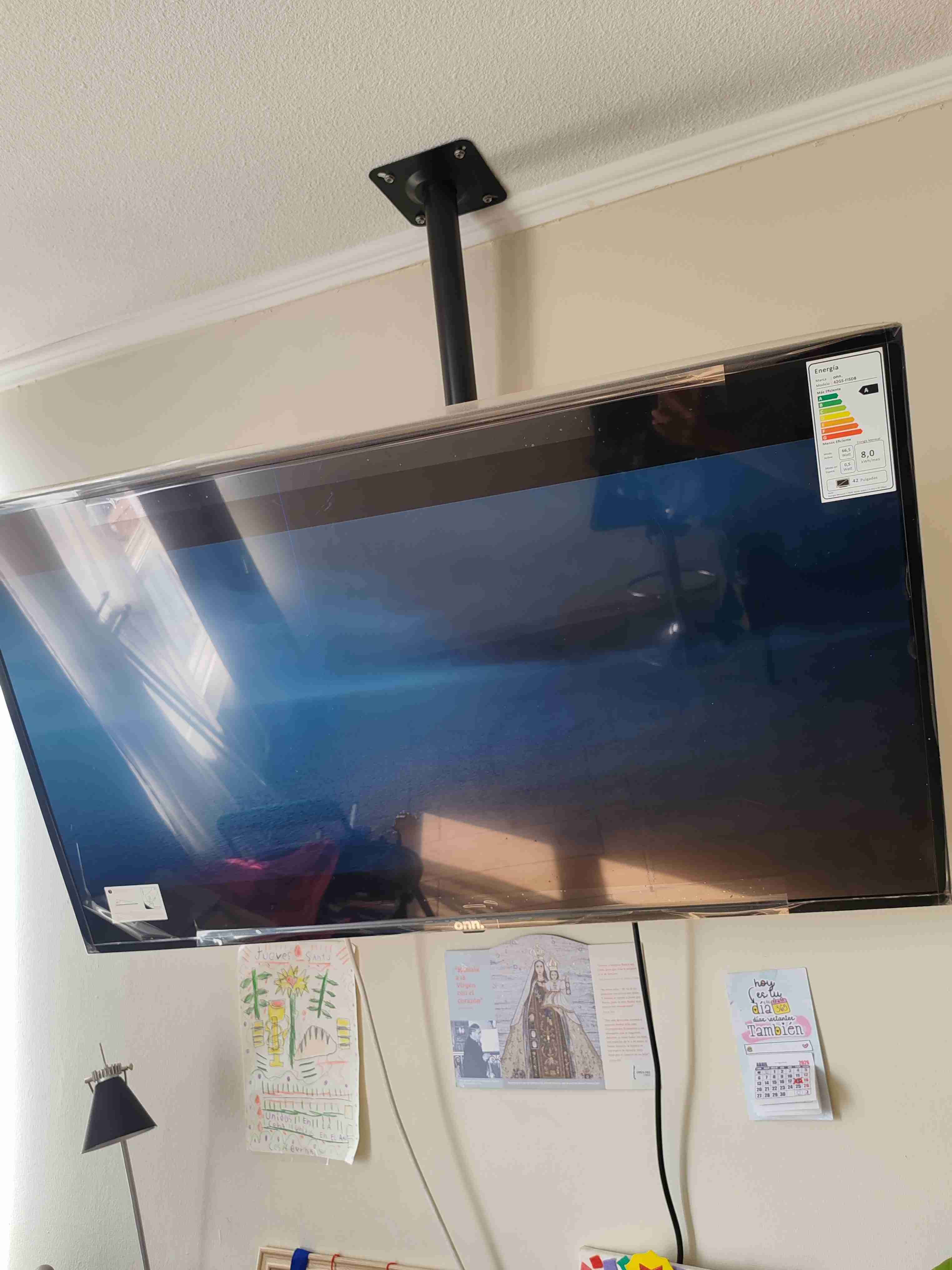 Televisor LED montado en techo - miniatura 1