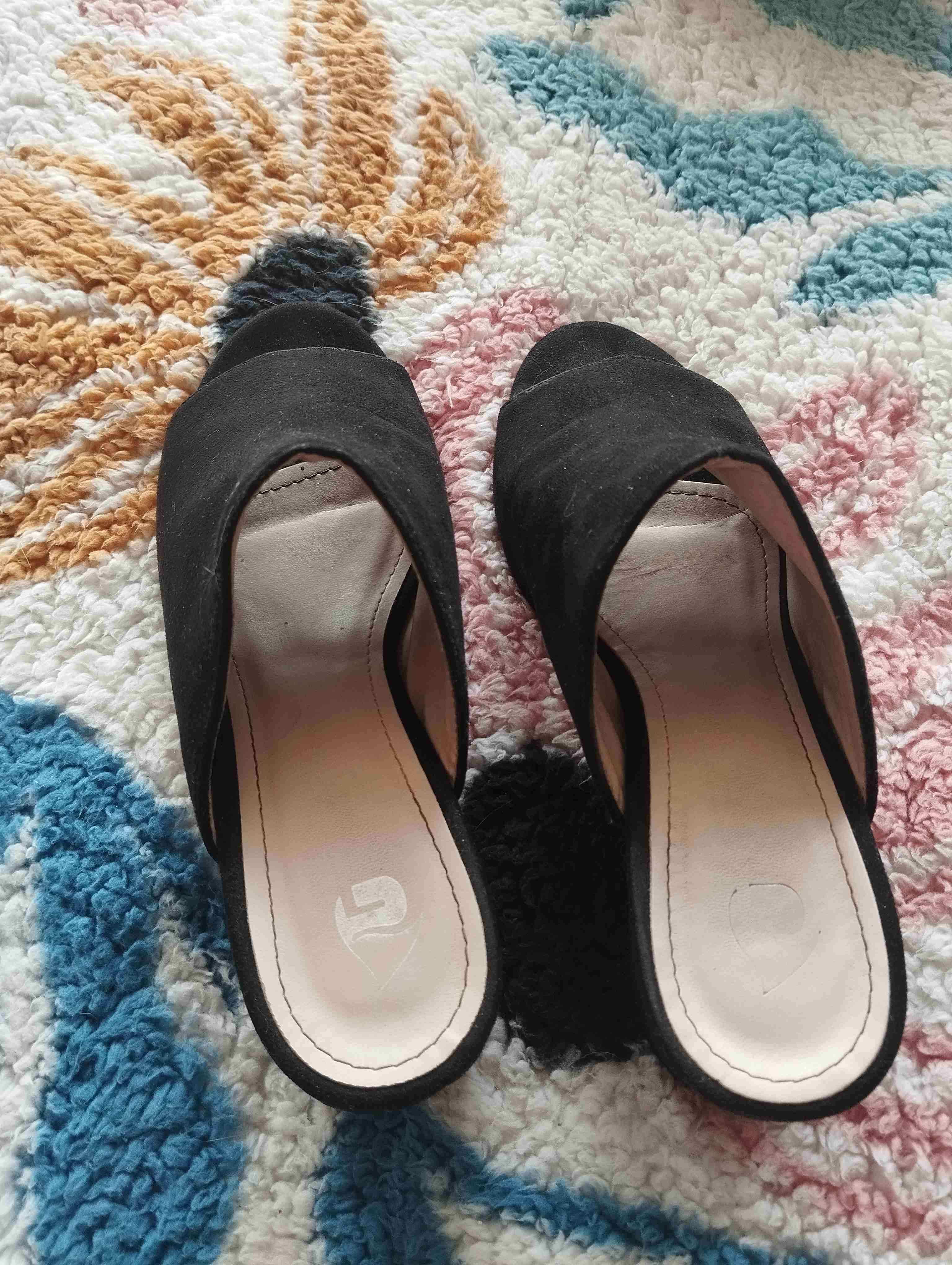 Sandalias negras abiertas - miniatura 6