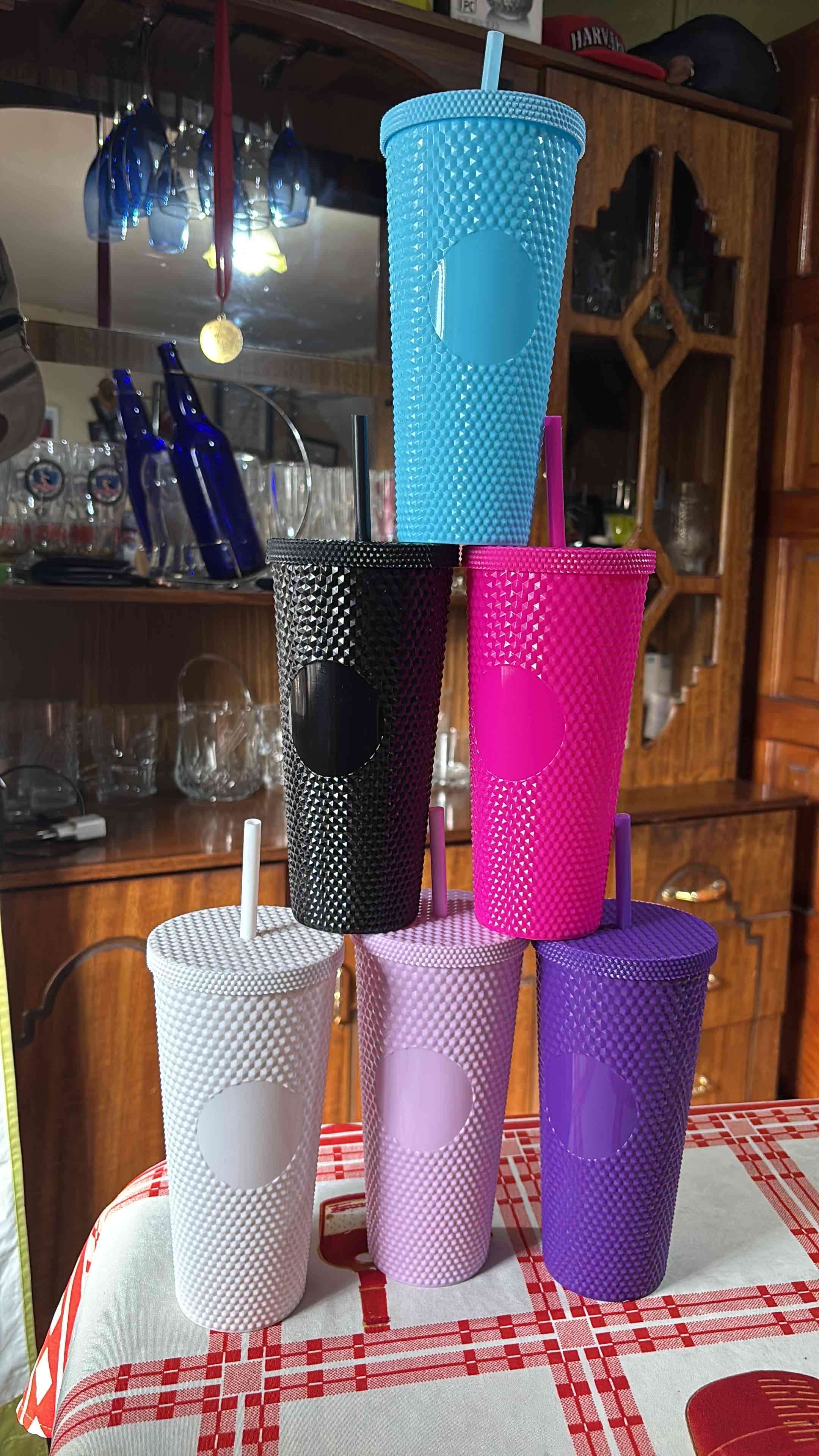 Vasos coloridos con tapa - miniatura 1