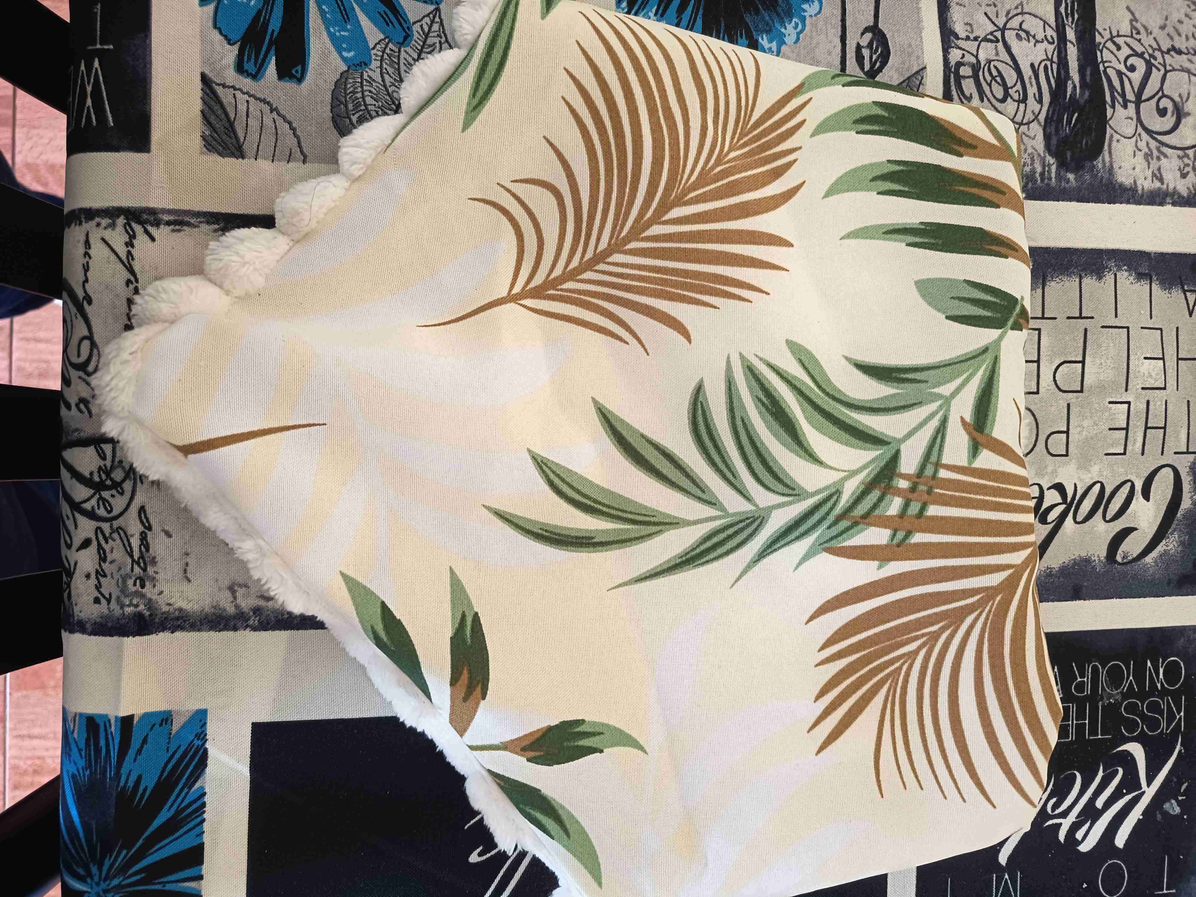 Manta con diseño de hojas - miniatura 1